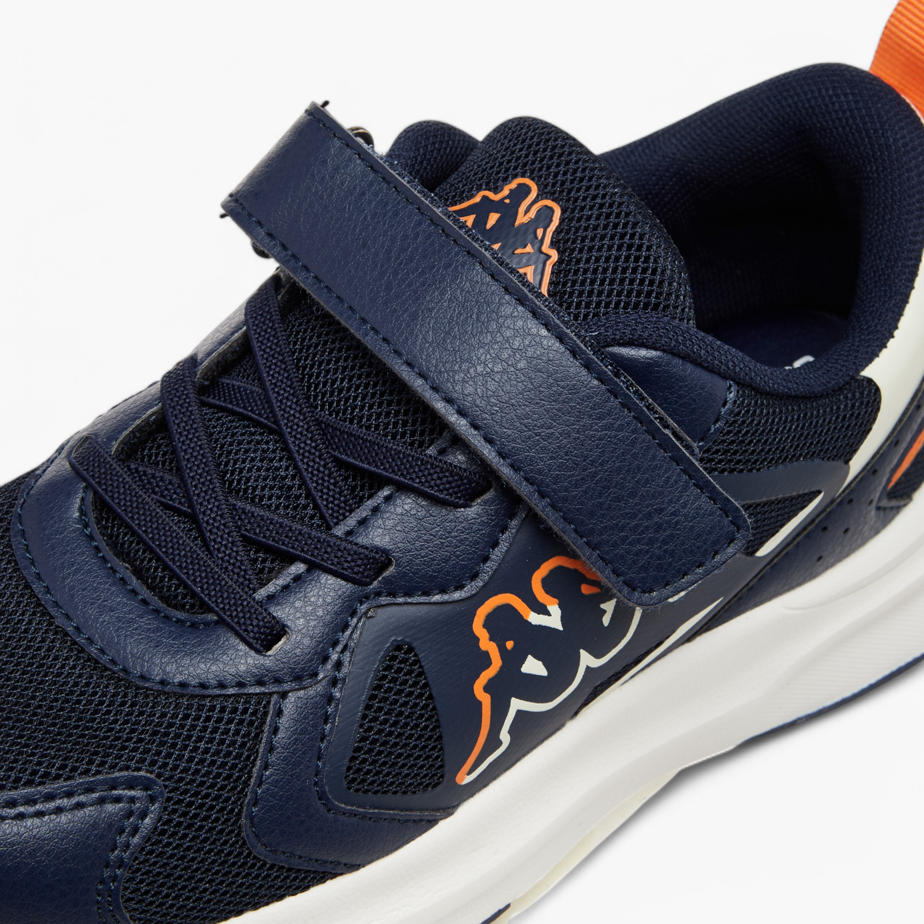 حذاء رياضي بشريط إغلاق لاصق وتفاصيل شعار للأولاد من كابا-sports-boys-shoes-image-4