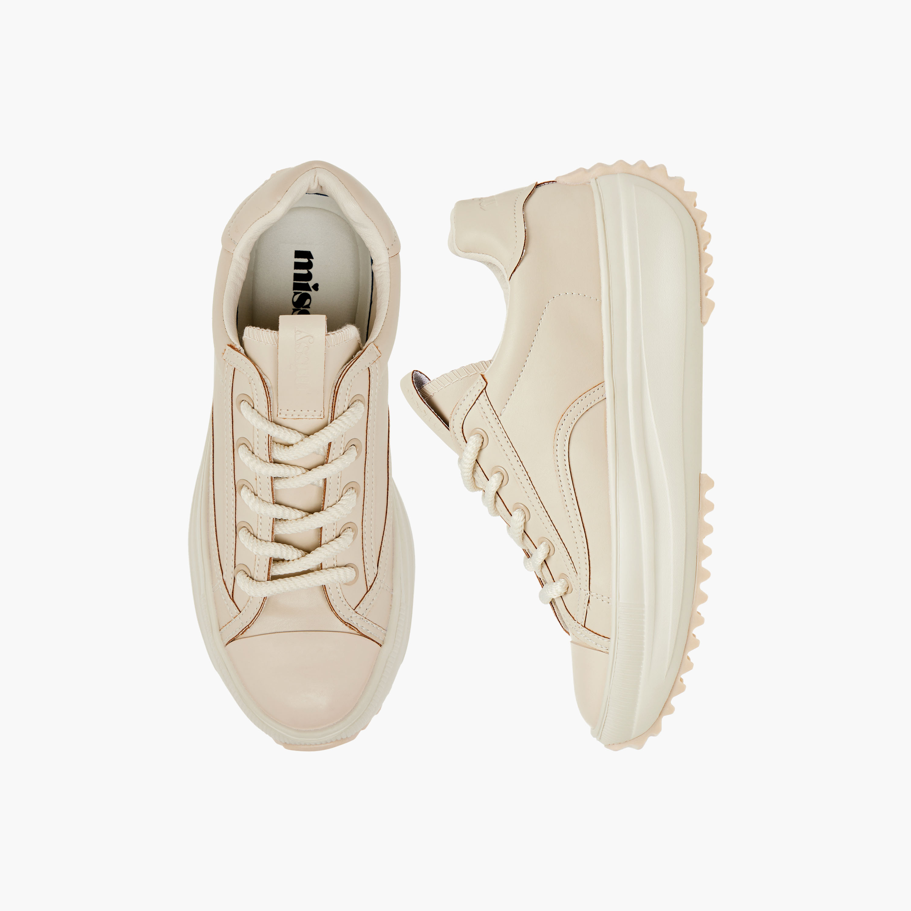 حذاء سنيكرز سادة بنعل سميك ورباط إغلاق من ميسي-women-shoes-sneakers-image-1