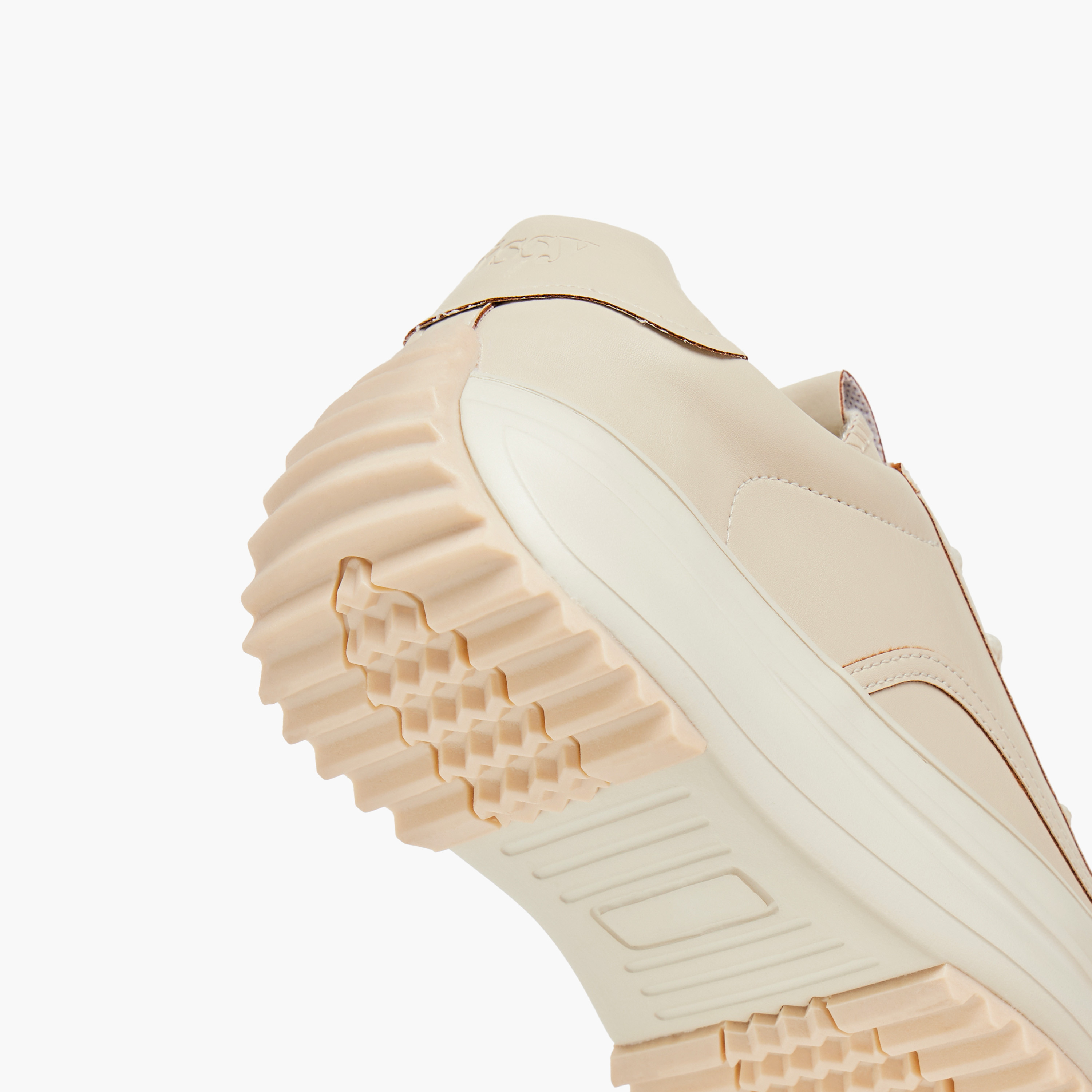 حذاء سنيكرز سادة بنعل سميك ورباط إغلاق من ميسي-women-shoes-sneakers-image-5