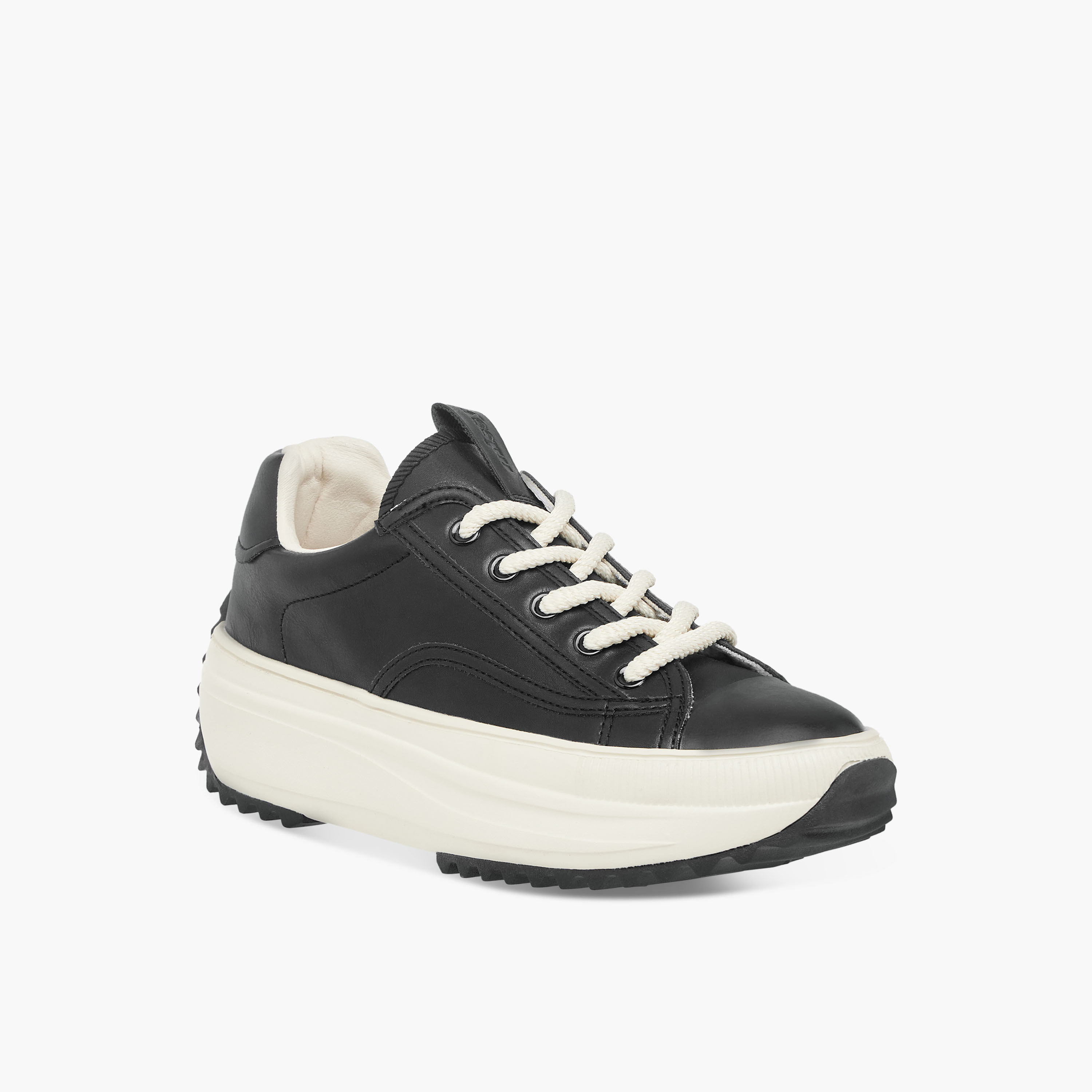 حذاء سنيكرز سادة بنعل سميك ورباط إغلاق من ميسي-women-shoes-sneakers-image-2