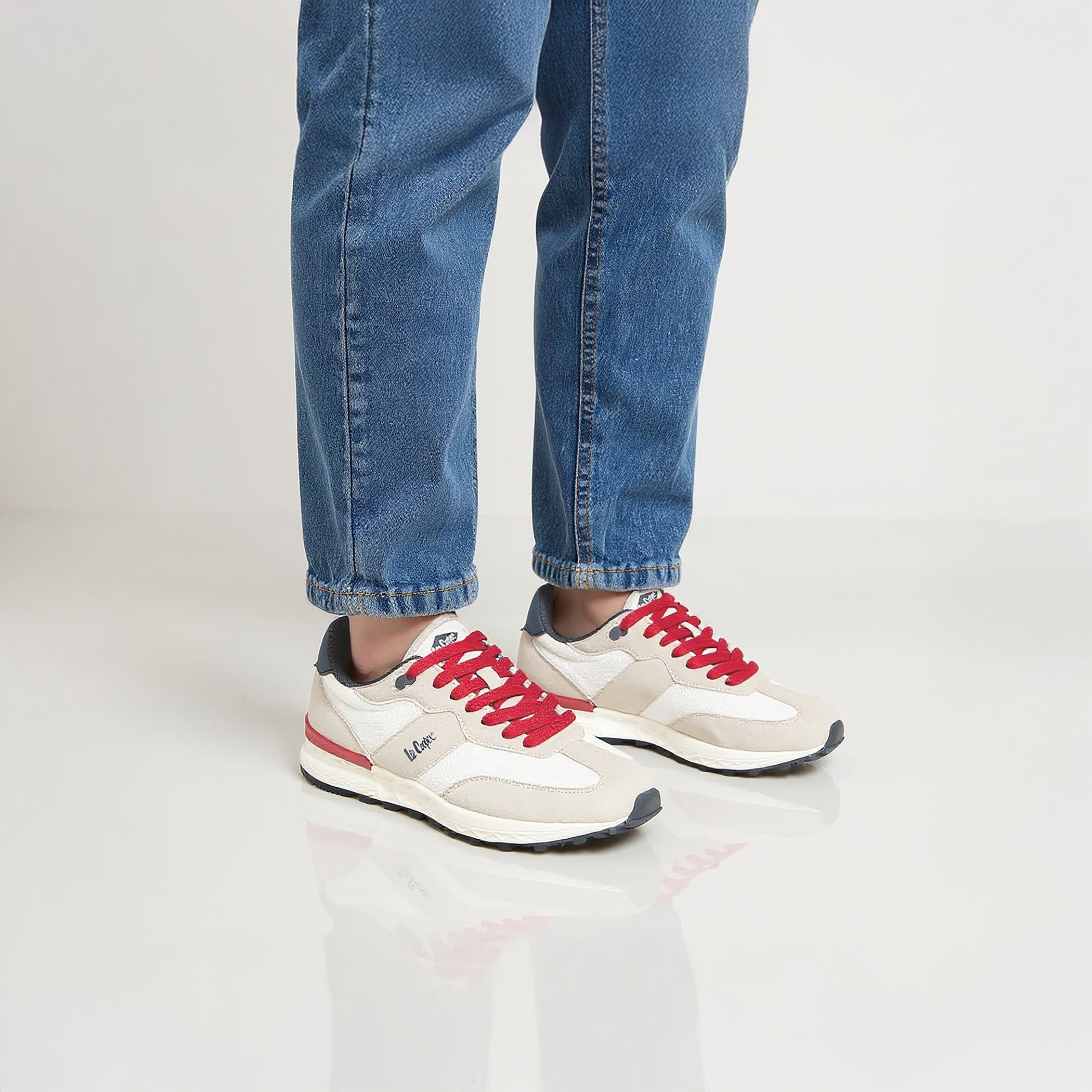 حذاء سنيكرز برباط إغلاق وبتفاصيل شعار للنساء من لي كوبر-women-shoes-sneakers-image-2