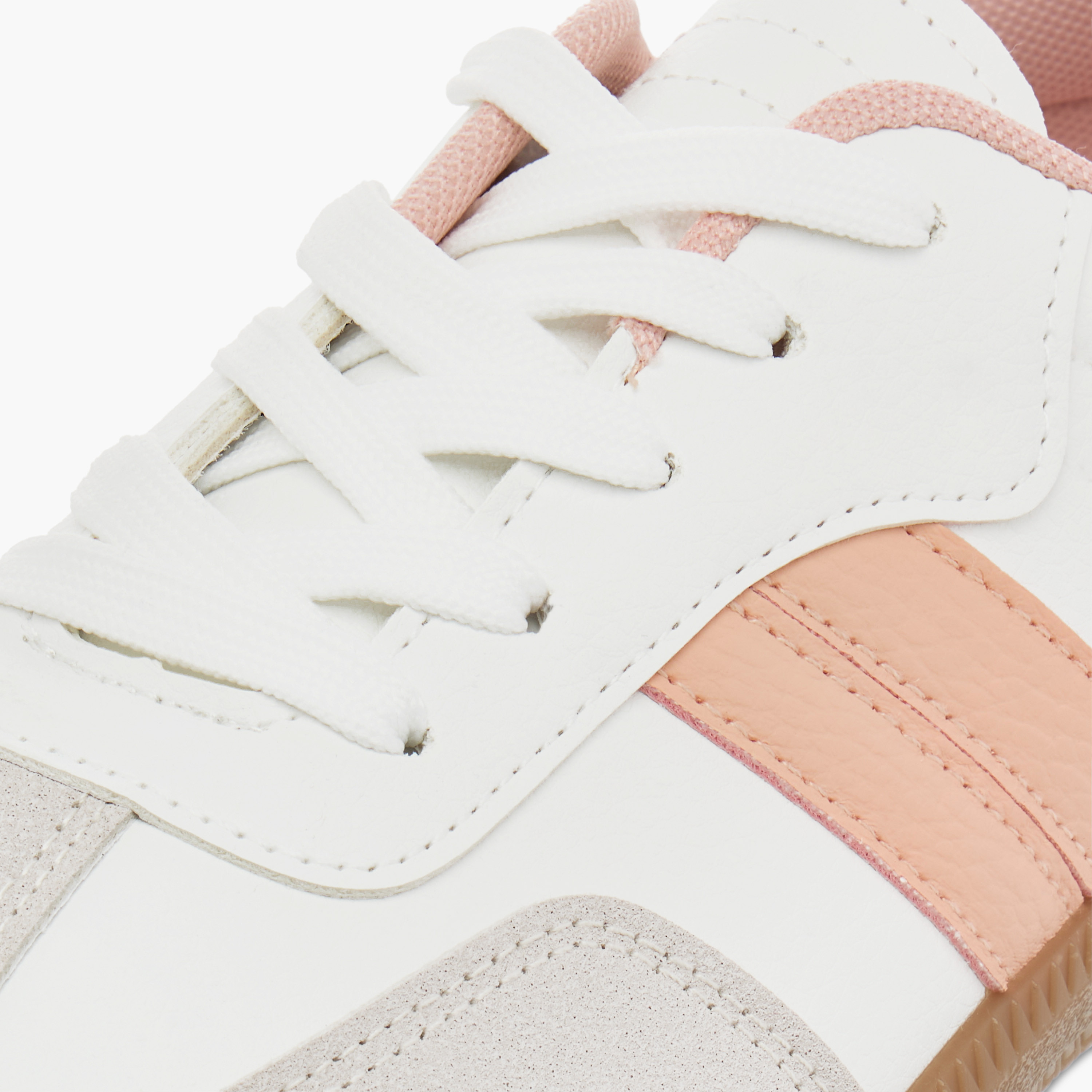 حذاء سنيكرز بألواح وكاحل منخفض ورباط إغلاق من داش-women-shoes-sneakers-image-4
