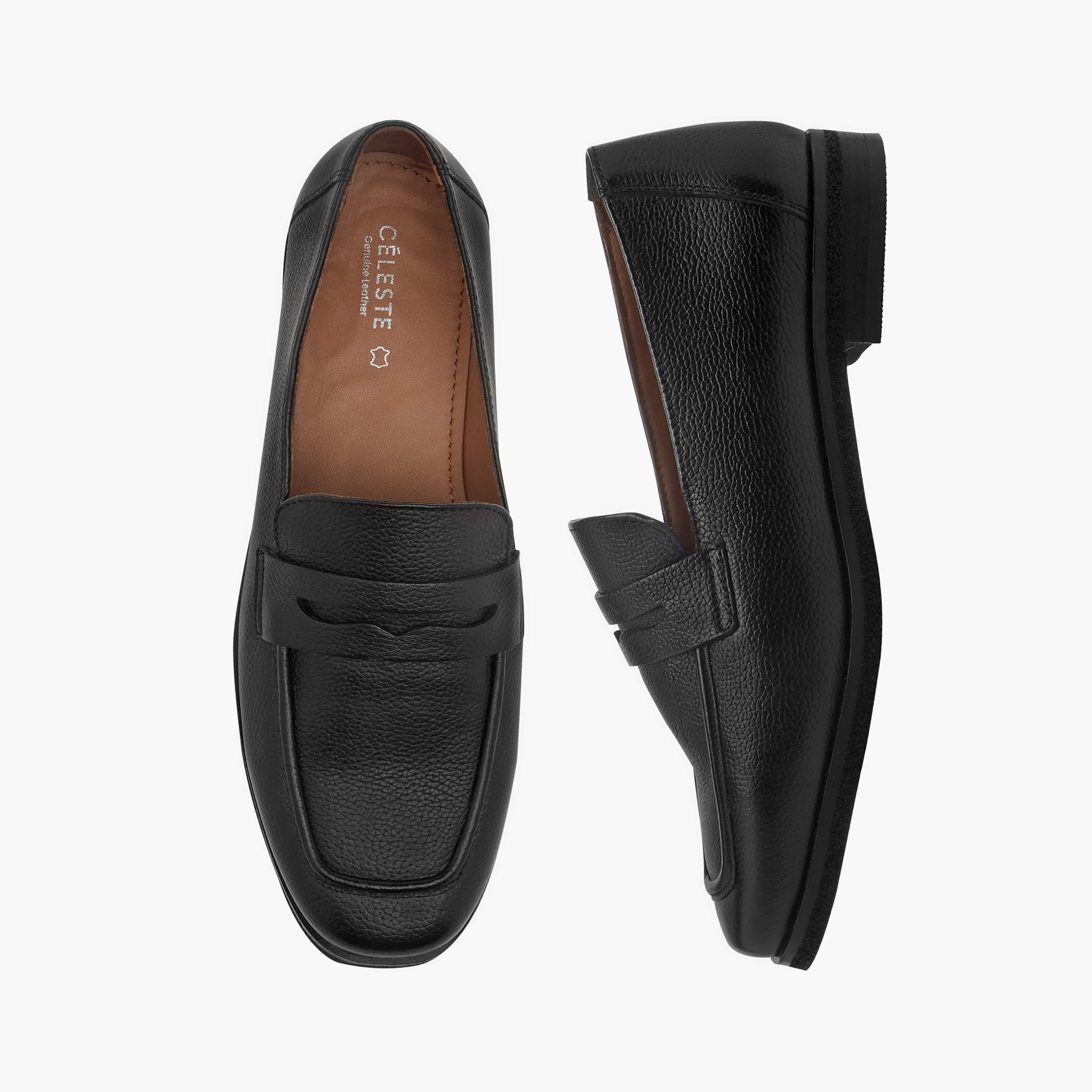 حذاء سهل الارتداء بتصاميم مفرغة للنساء من سيليست-women-shoes-loafersandmoccasins-image-1