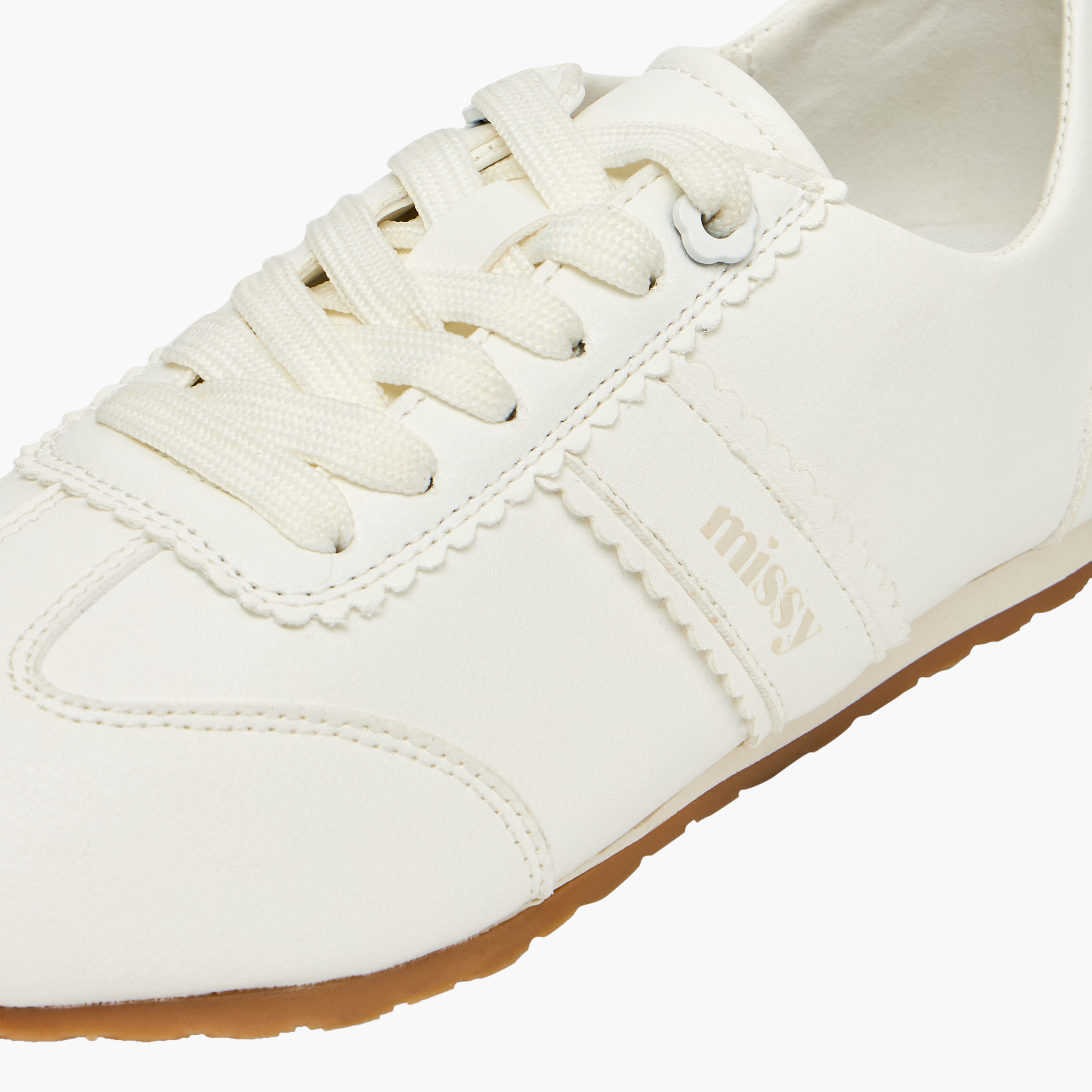 حذاء نسائي بكاحل مزود برباط وتقليم على شكل قوس من ميسي-women-shoes-sneakers-image-4