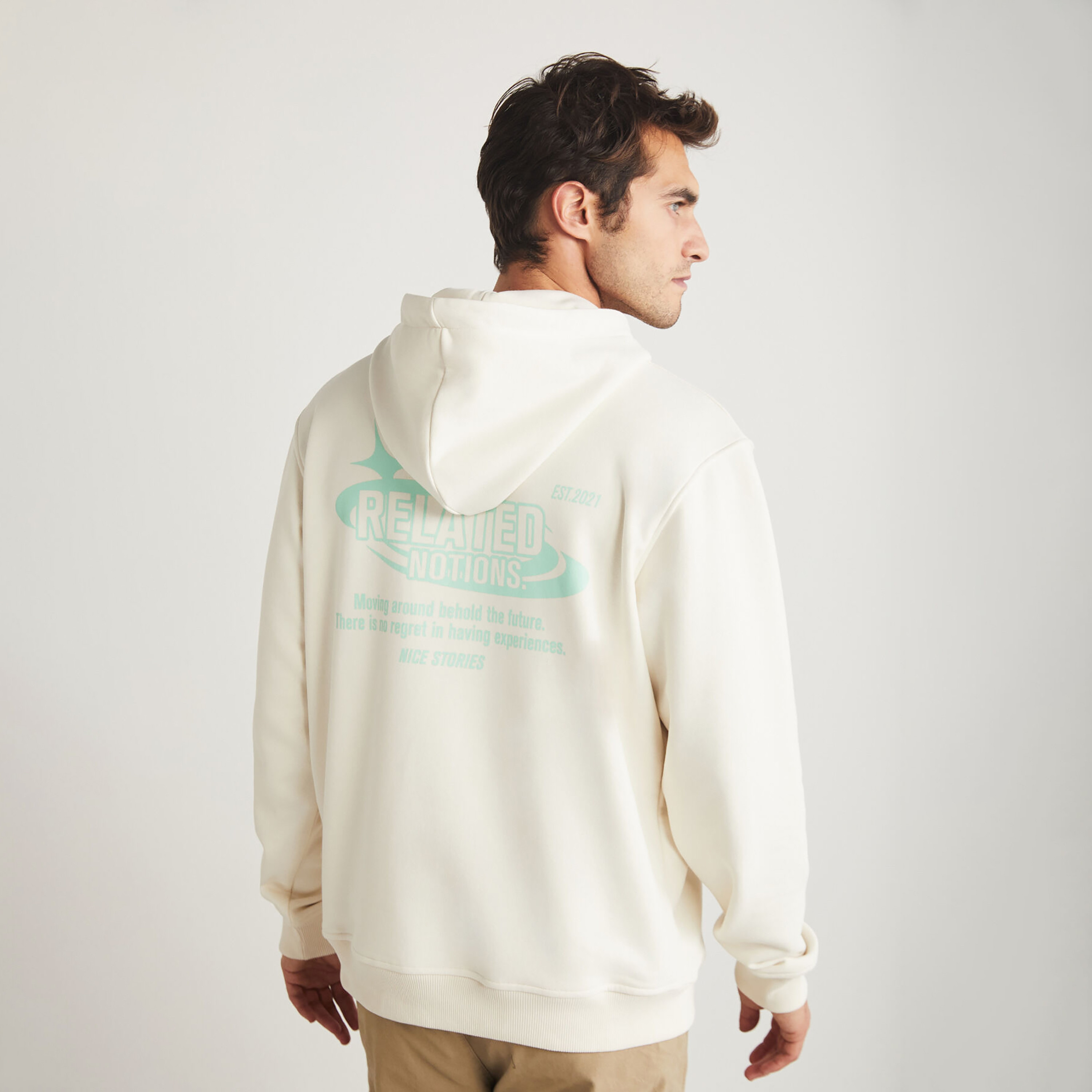 سويت شيرت رجالي أبيض مطبوع برسومات، بقلنسوة، من غريملانج-men-winterwear-hoodiesandsweatshirts-image-3