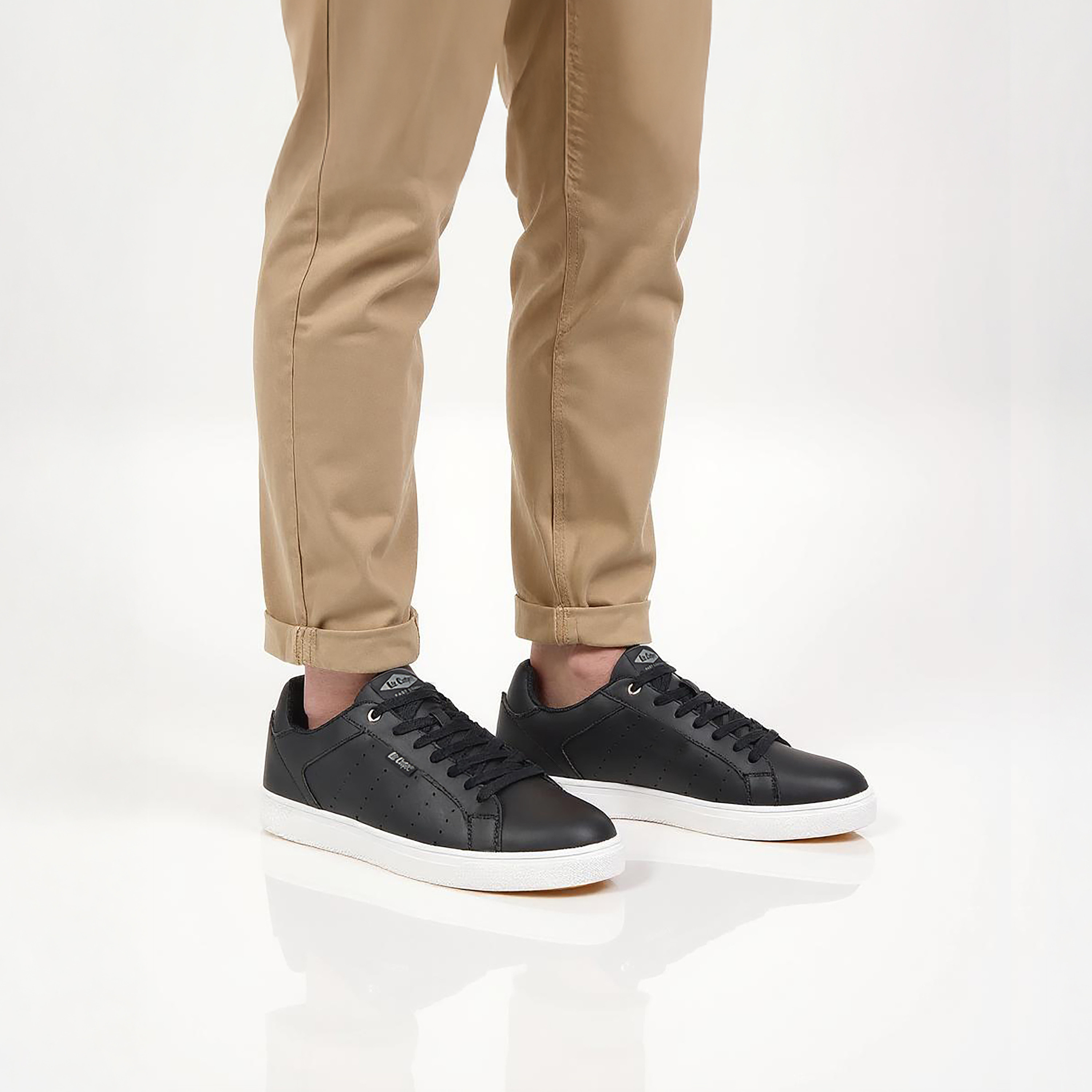 حذاء سنيكرز مثقب برباط إغلاق للرجال من لي كوبر-men-shoes-sneakers-image-2