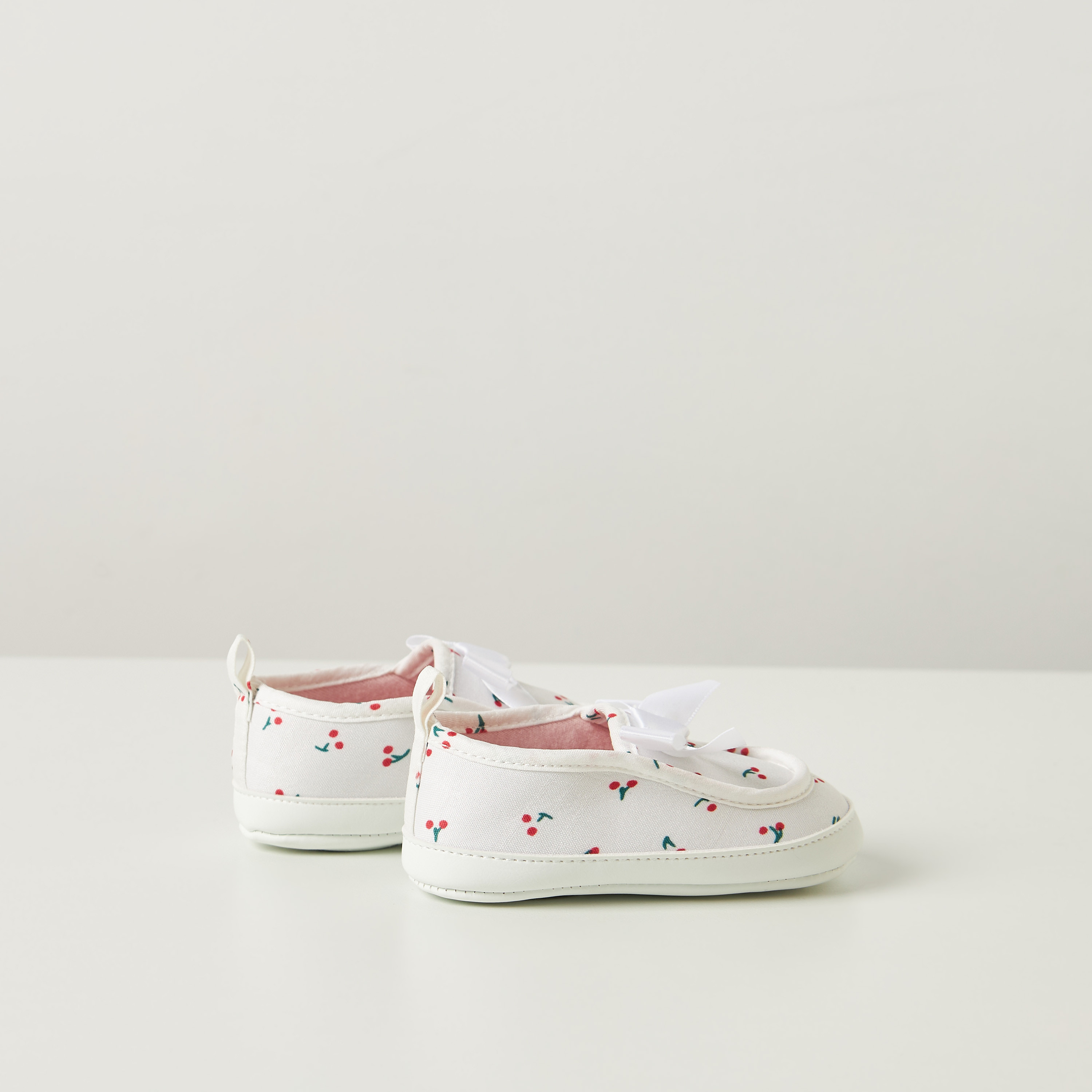 بوت بفيونكة وطبعات كرز من جونيورز-baby-girls-shoes-closedshoes-image-4