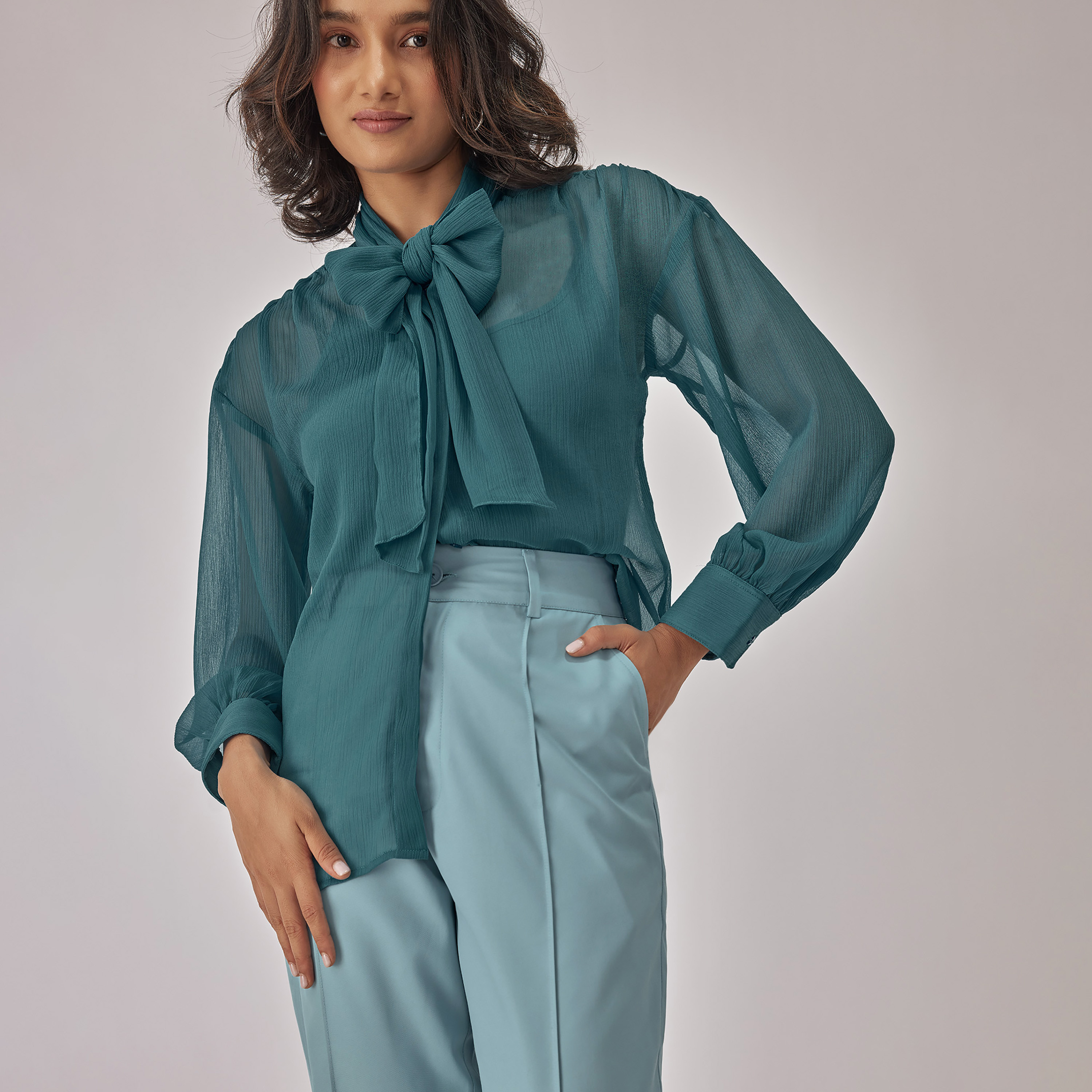بلوزة سادة بأكمام طويلة وياقة فيونكة من ليبل أوف لايف-women-clothing-shirtsandblouses-blouses-image-1