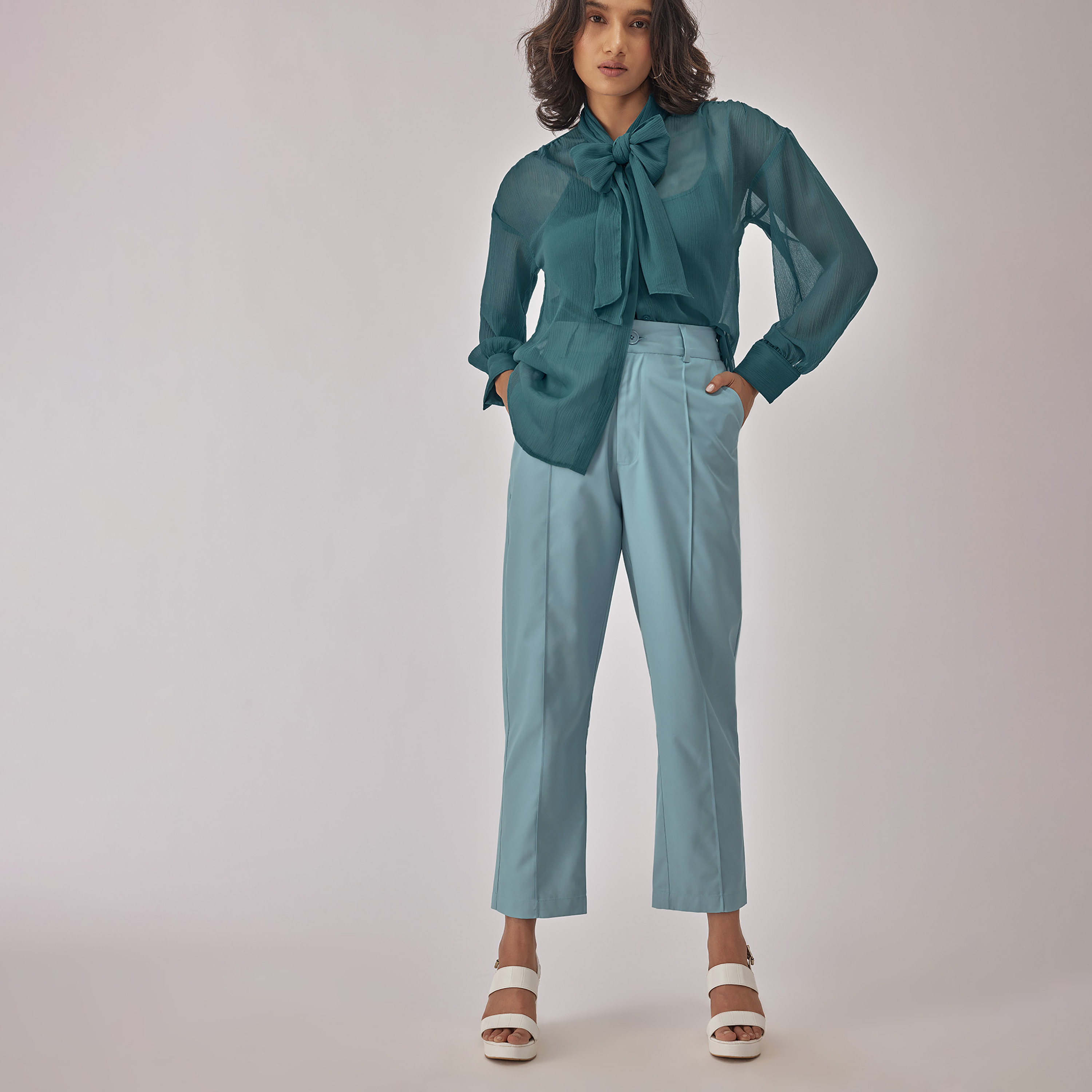 بلوزة سادة بأكمام طويلة وياقة فيونكة من ليبل أوف لايف-women-clothing-shirtsandblouses-blouses-image-2