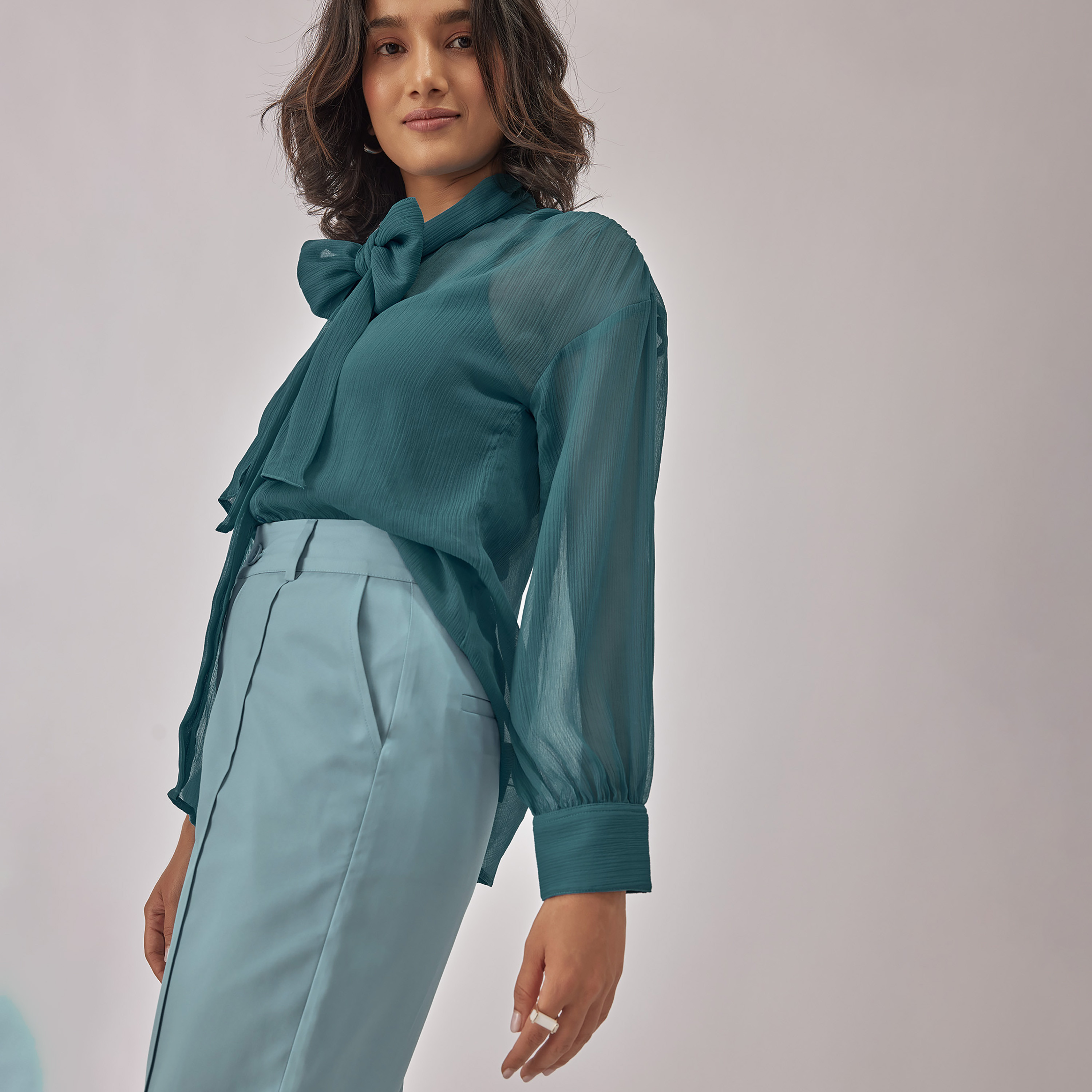 بلوزة سادة بأكمام طويلة وياقة فيونكة من ليبل أوف لايف-women-clothing-shirtsandblouses-blouses-image-5