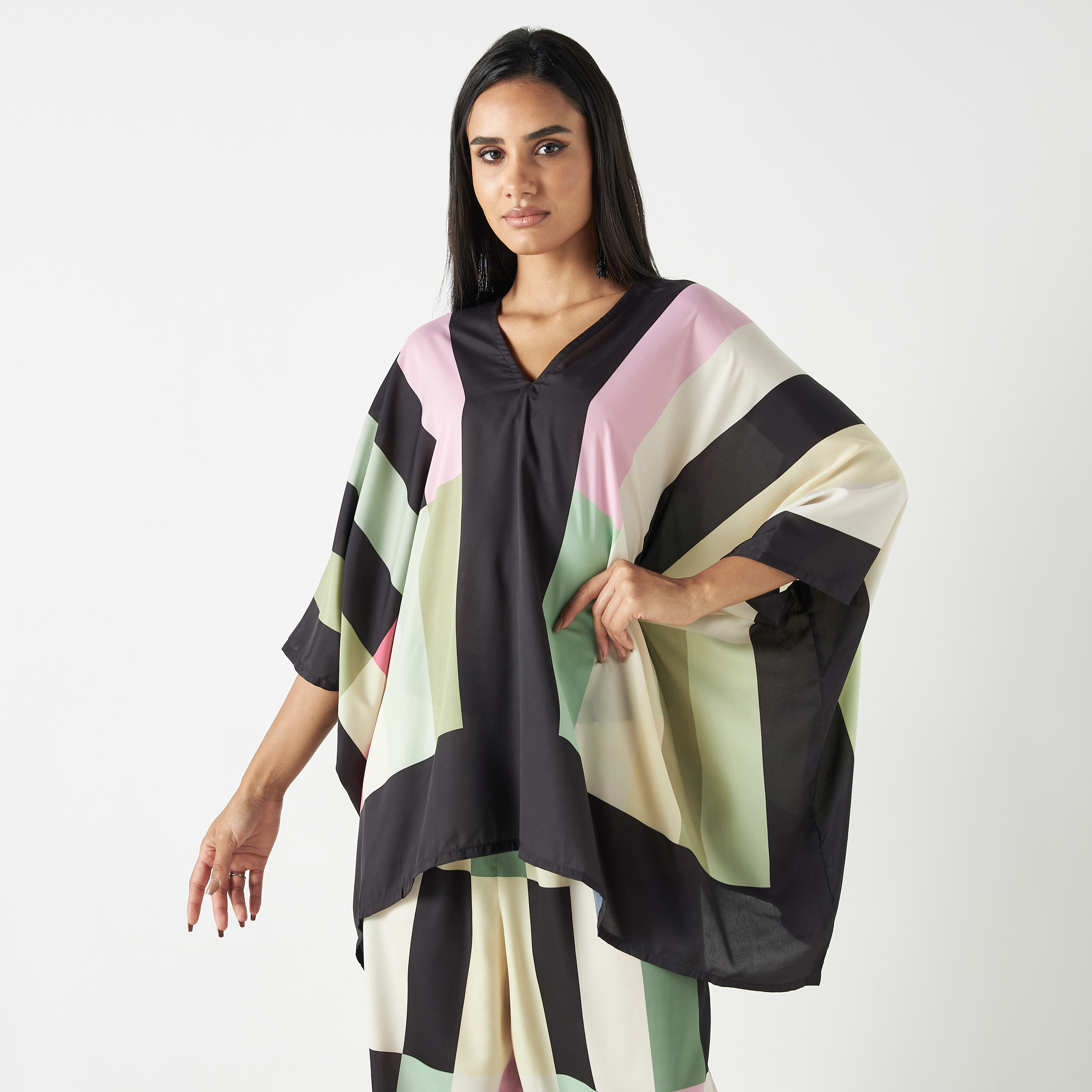 بلوزة قفطان بياقة V وأكمام 3/4 وطبعات مع بنطلون واسع الساقين من فيور-women-clothing-coordsets-image-2