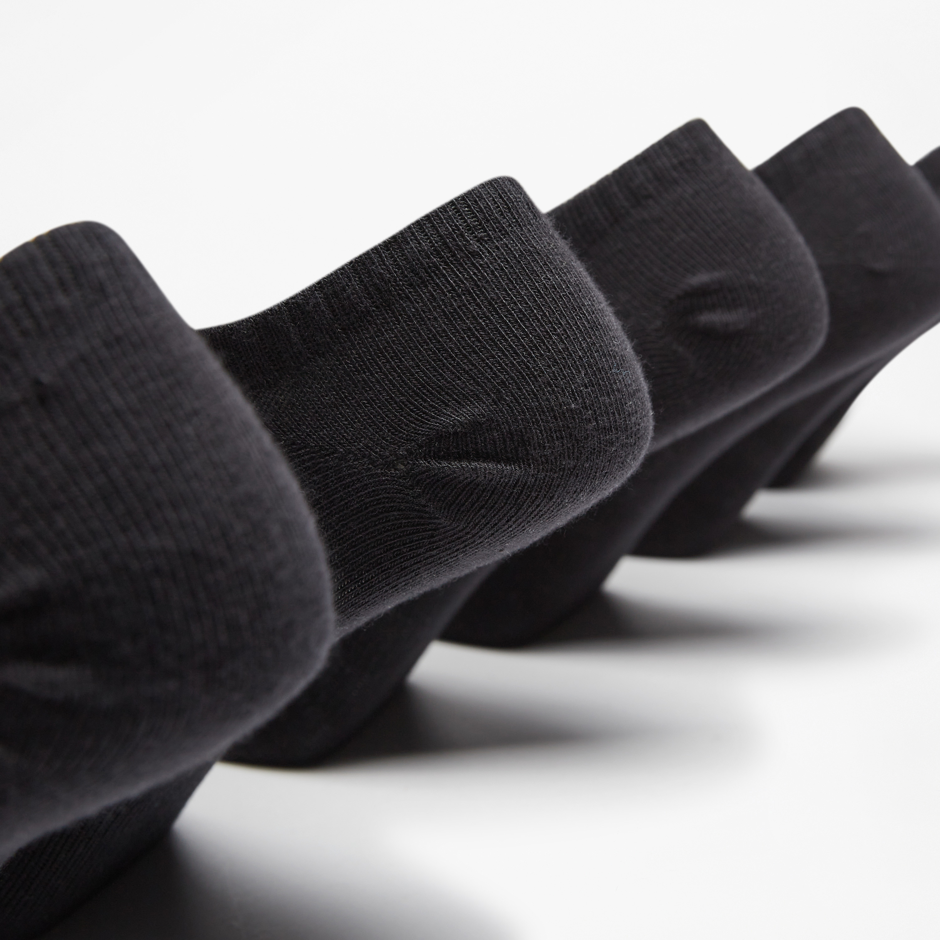 طقم جوارب رياضية 6 أزواج بطول الكاحل وتفاصيل الشعار من كابا-men-socks-image-4