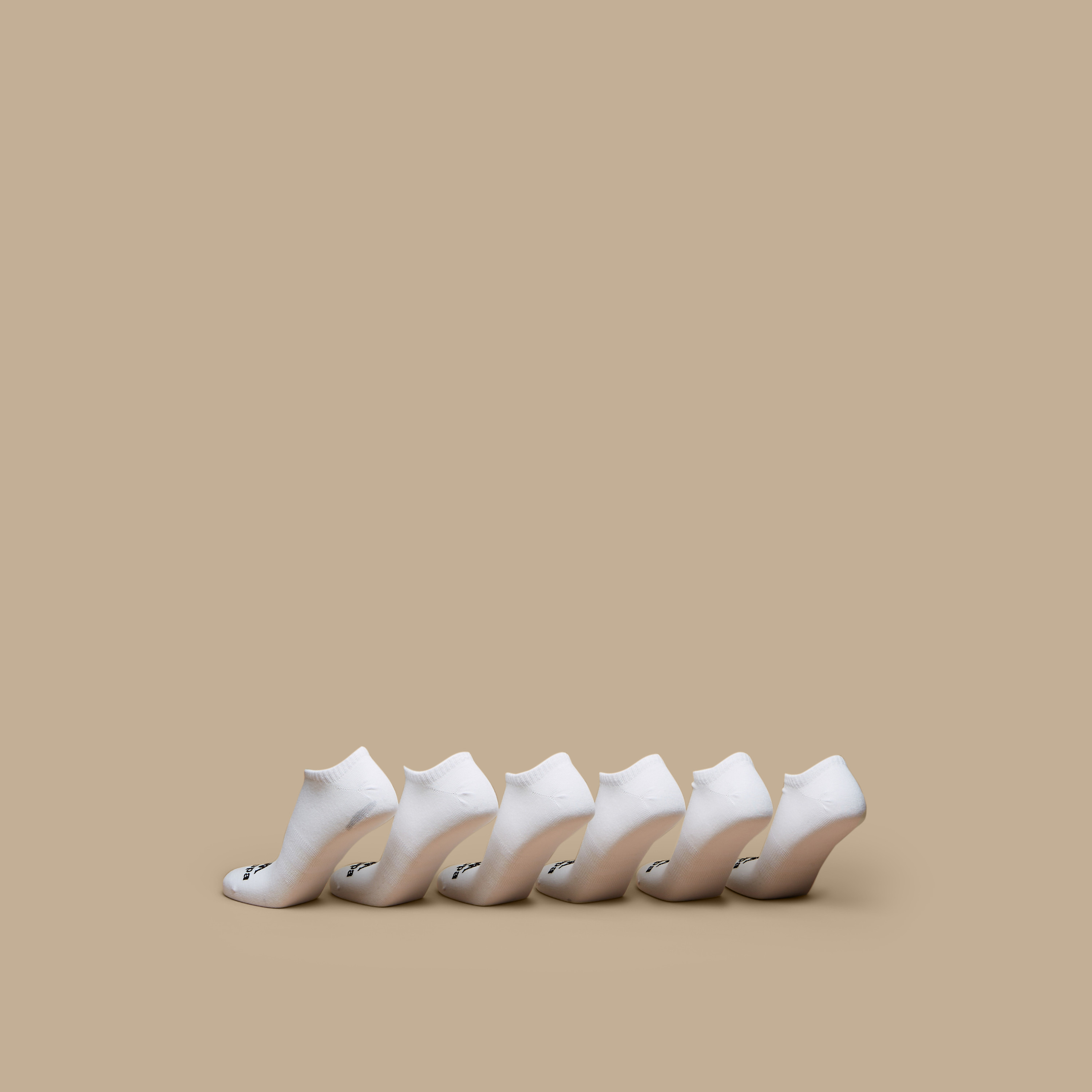 طقم جوارب رياضية 6 أزواج بطول الكاحل وتفاصيل الشعار من كابا-men-socks-image-2