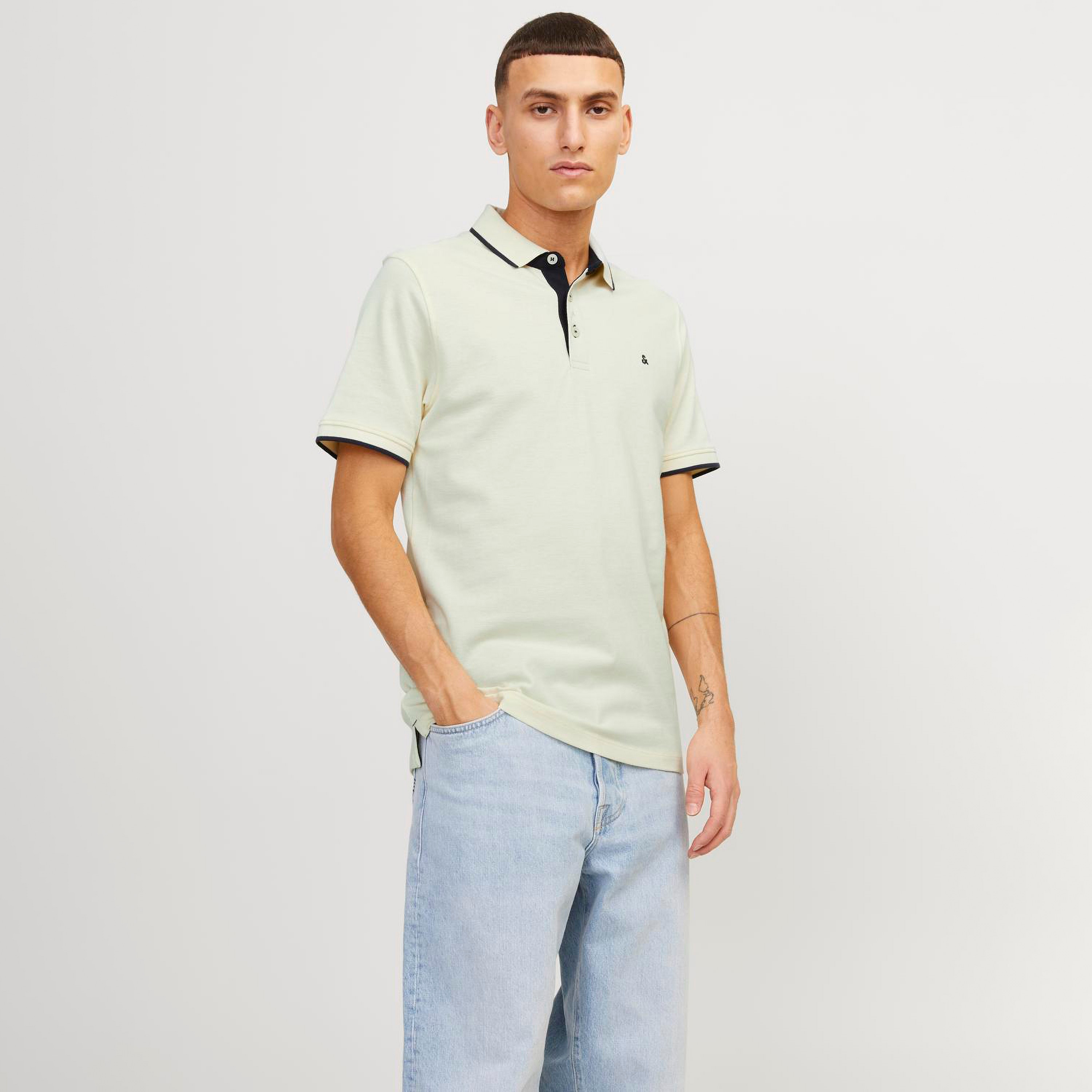 تيشيرت بولو بأكمام قصيرة وياقة سادة من جاك آند جونز-men-clothing-tshirtsandpolos-polos-image-10