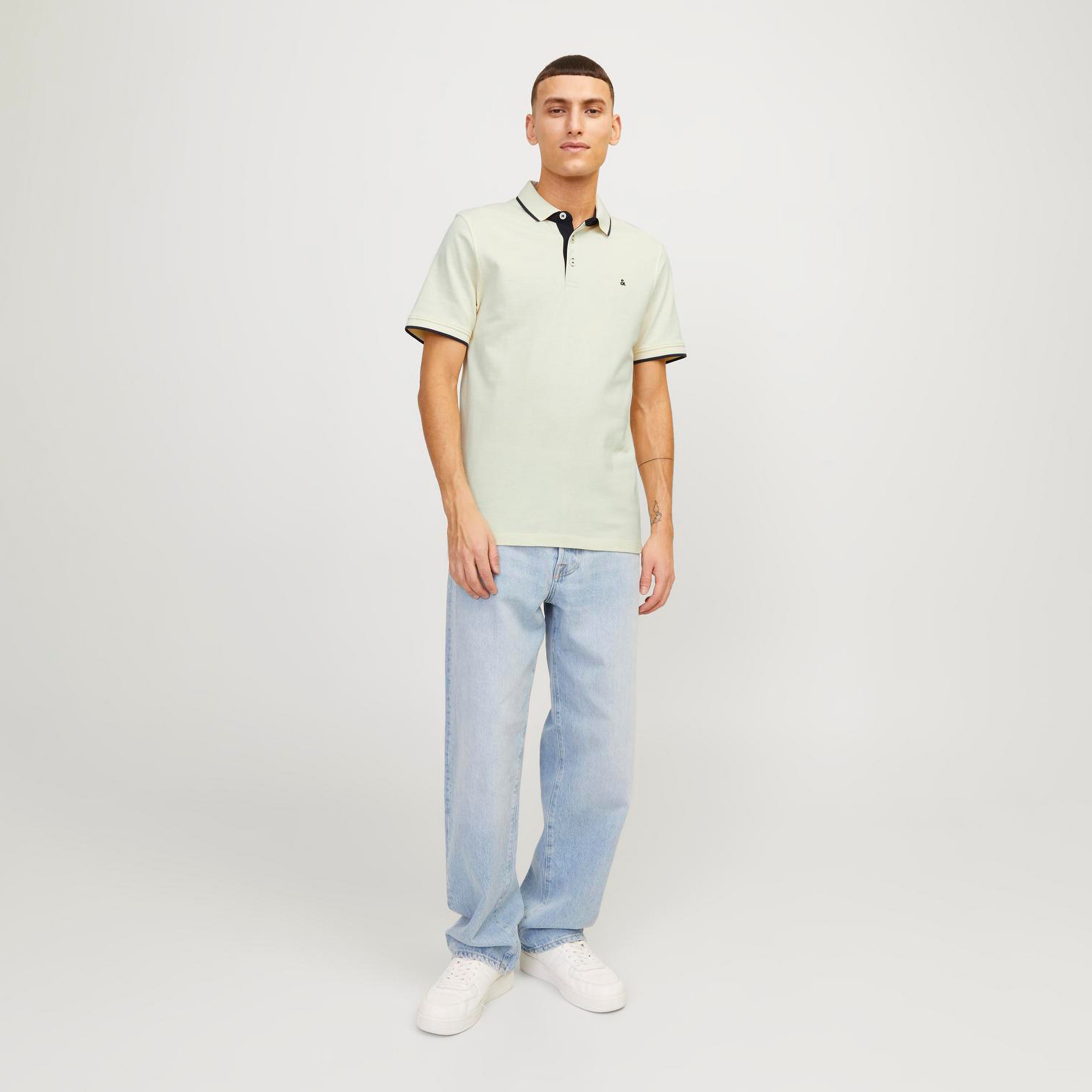 تيشيرت بولو بأكمام قصيرة وياقة سادة من جاك آند جونز-men-clothing-tshirtsandpolos-polos-image-11