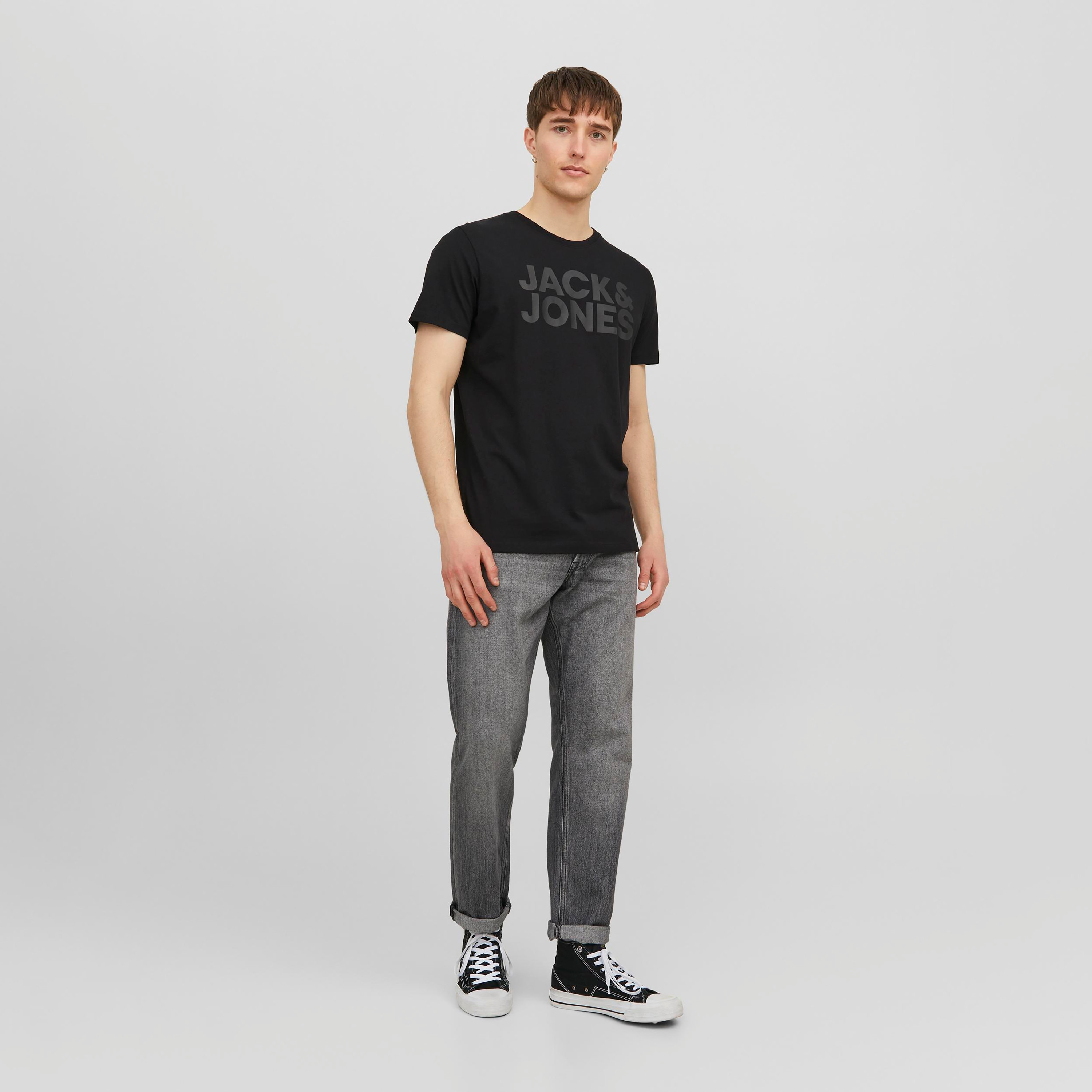 تي شيرت من جاك آند جونز مع شعار بأكمام قصيرة و ياقة مستديرة-men-clothing-tshirtsandpolos-tshirts-image-2