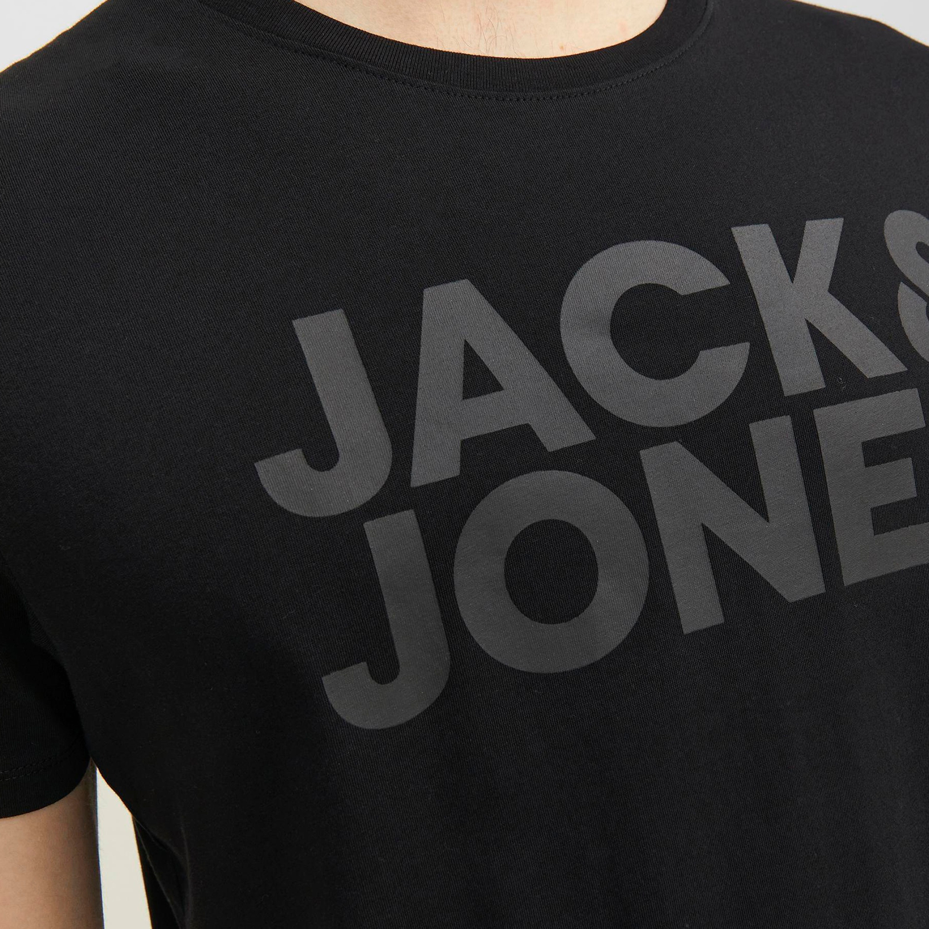 تي شيرت من جاك آند جونز مع شعار بأكمام قصيرة و ياقة مستديرة-men-clothing-tshirtsandpolos-tshirts-image-3