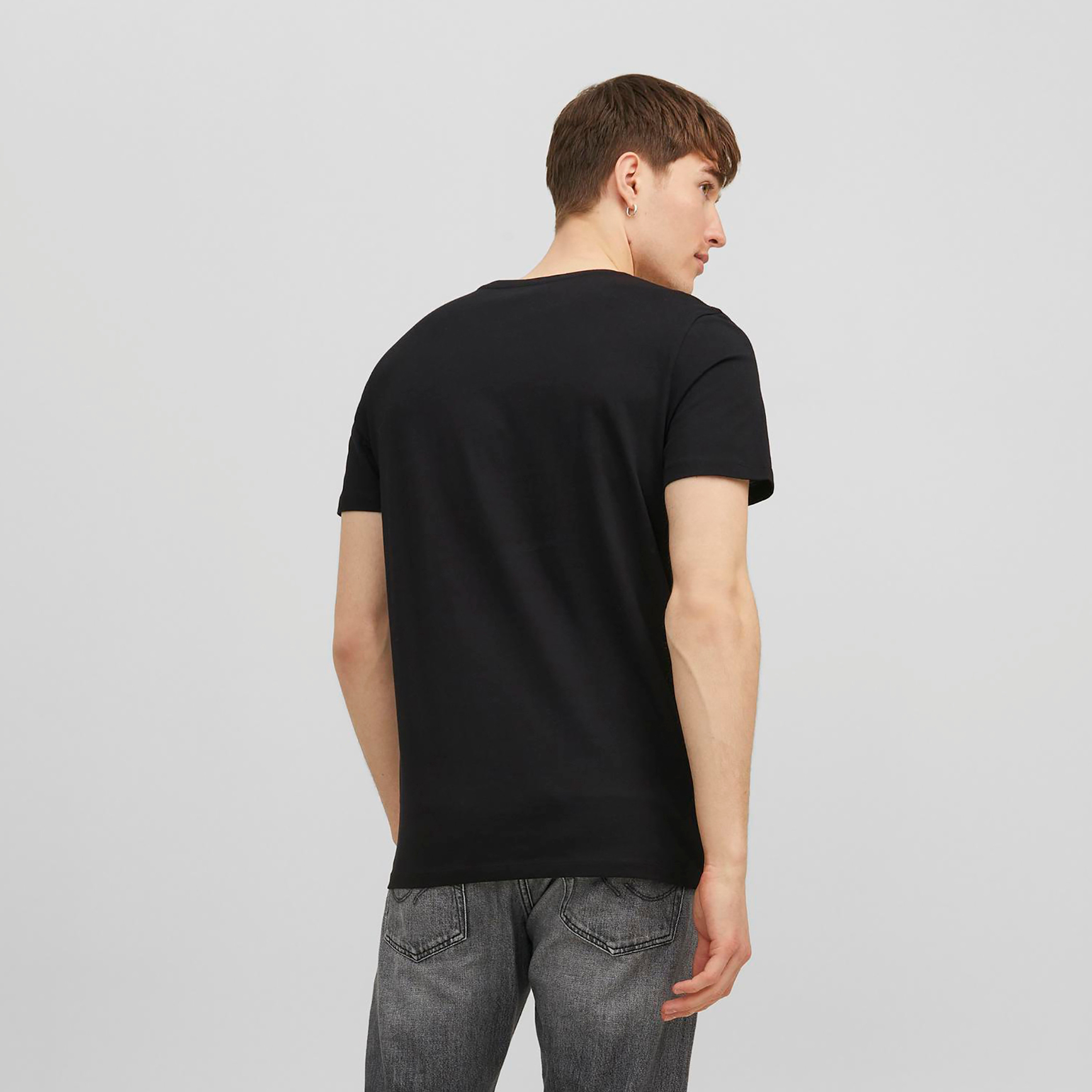 تي شيرت من جاك آند جونز مع شعار بأكمام قصيرة و ياقة مستديرة-men-clothing-tshirtsandpolos-tshirts-image-4