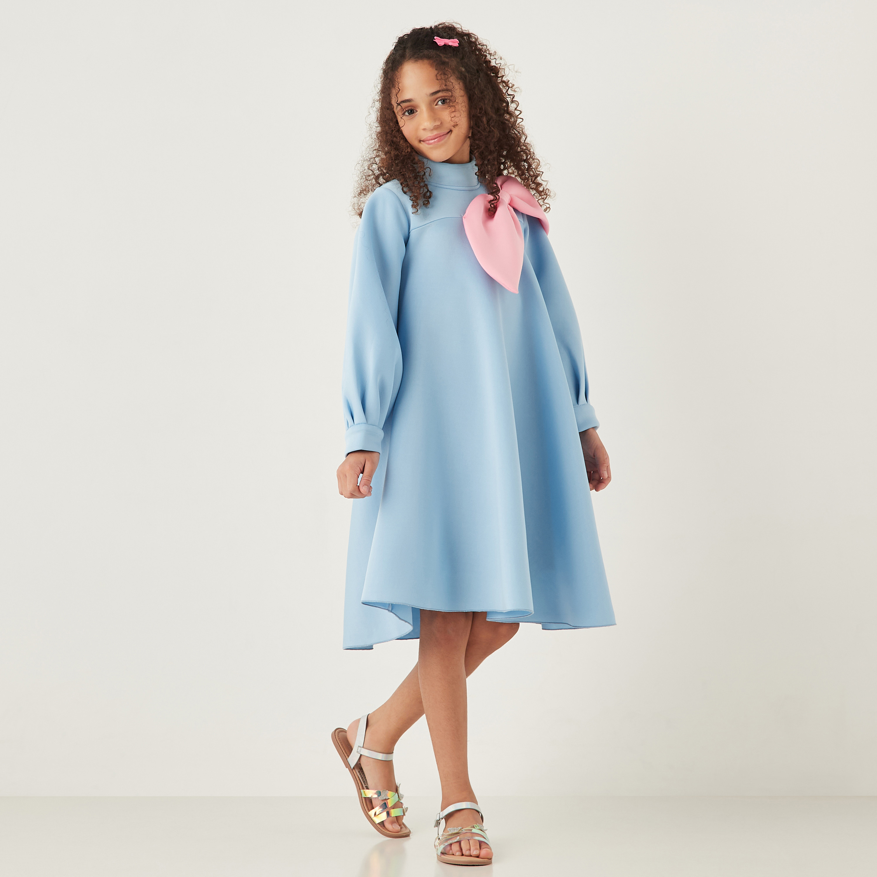 فستان دون أكمام بياقة مستديرة وزينة فيونكة وتفاصيل لوح من ليتل جولدن أبل-girls-clothing-dressesandjumpsuits-image-6