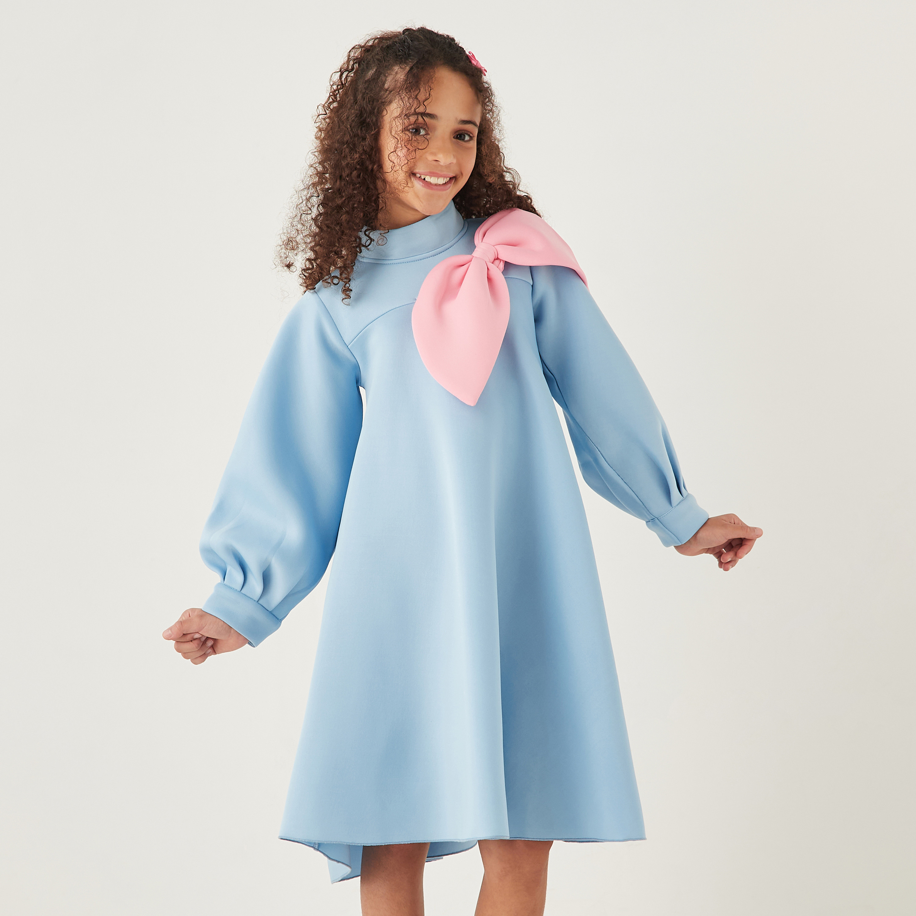 فستان دون أكمام بياقة مستديرة وزينة فيونكة وتفاصيل لوح من ليتل جولدن أبل-girls-clothing-dressesandjumpsuits-image-7