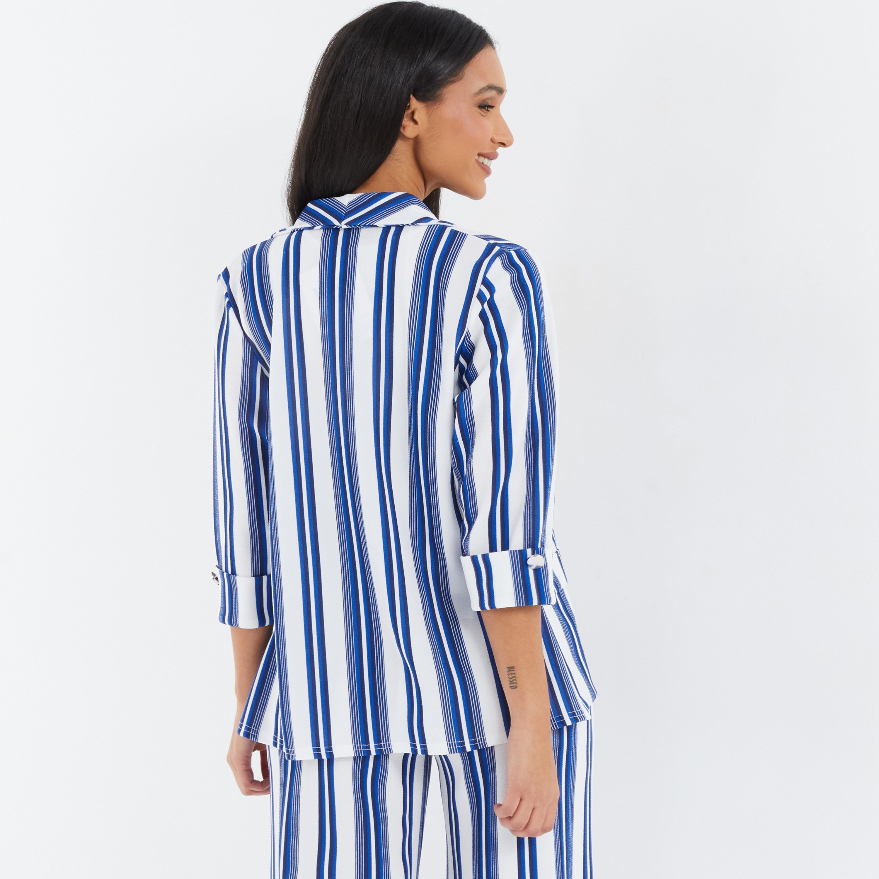 جاكيت بليزر مخطط بياقة شال وأكمام ثلاثة أرباع من كويز-women-clothing-coatsandjackets-blazers-image-3