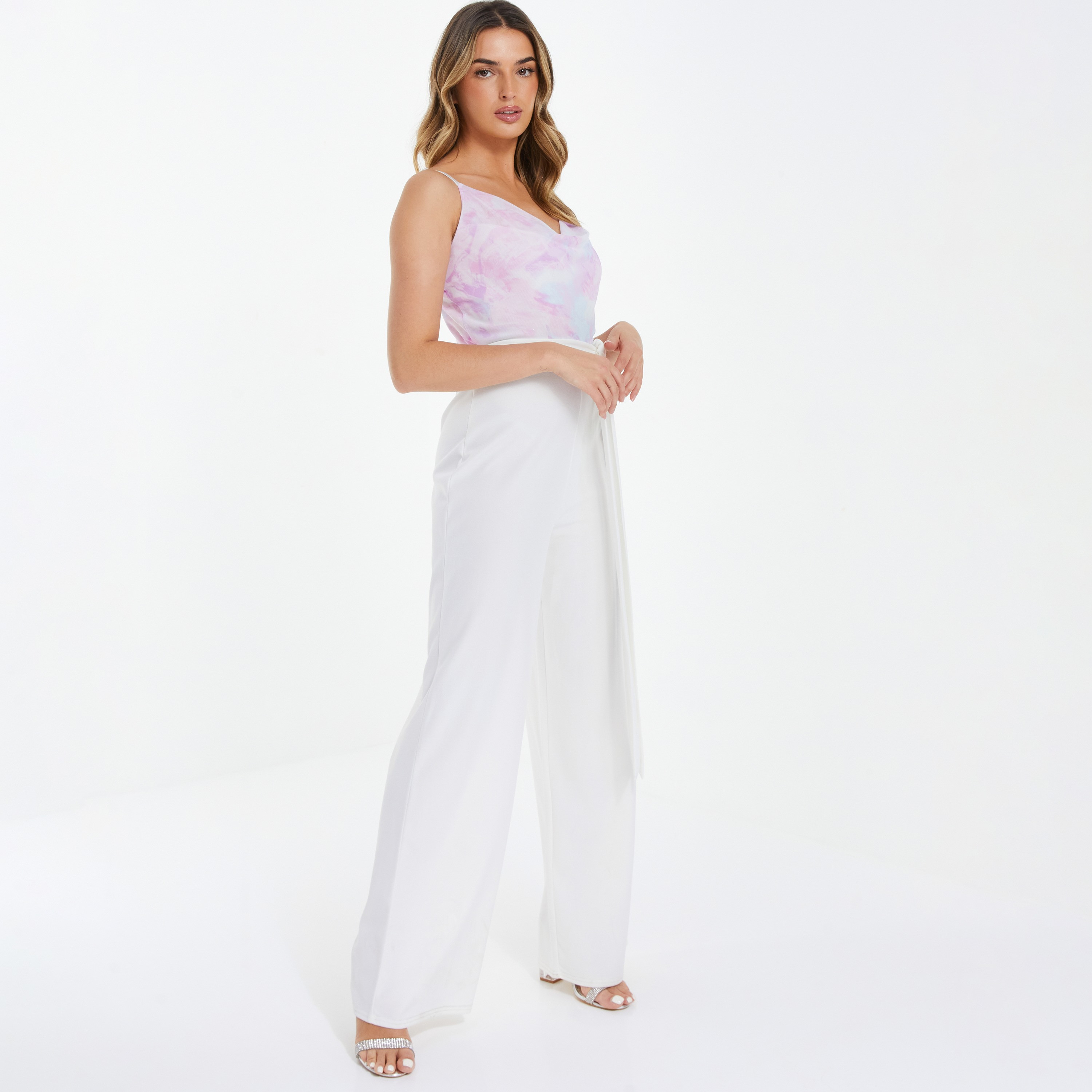 جمبسوت بنمط مصبوغ بالربط برقبة منسدلة مع حزام الربط من كويز-women-clothing-jumpsuits-image-2