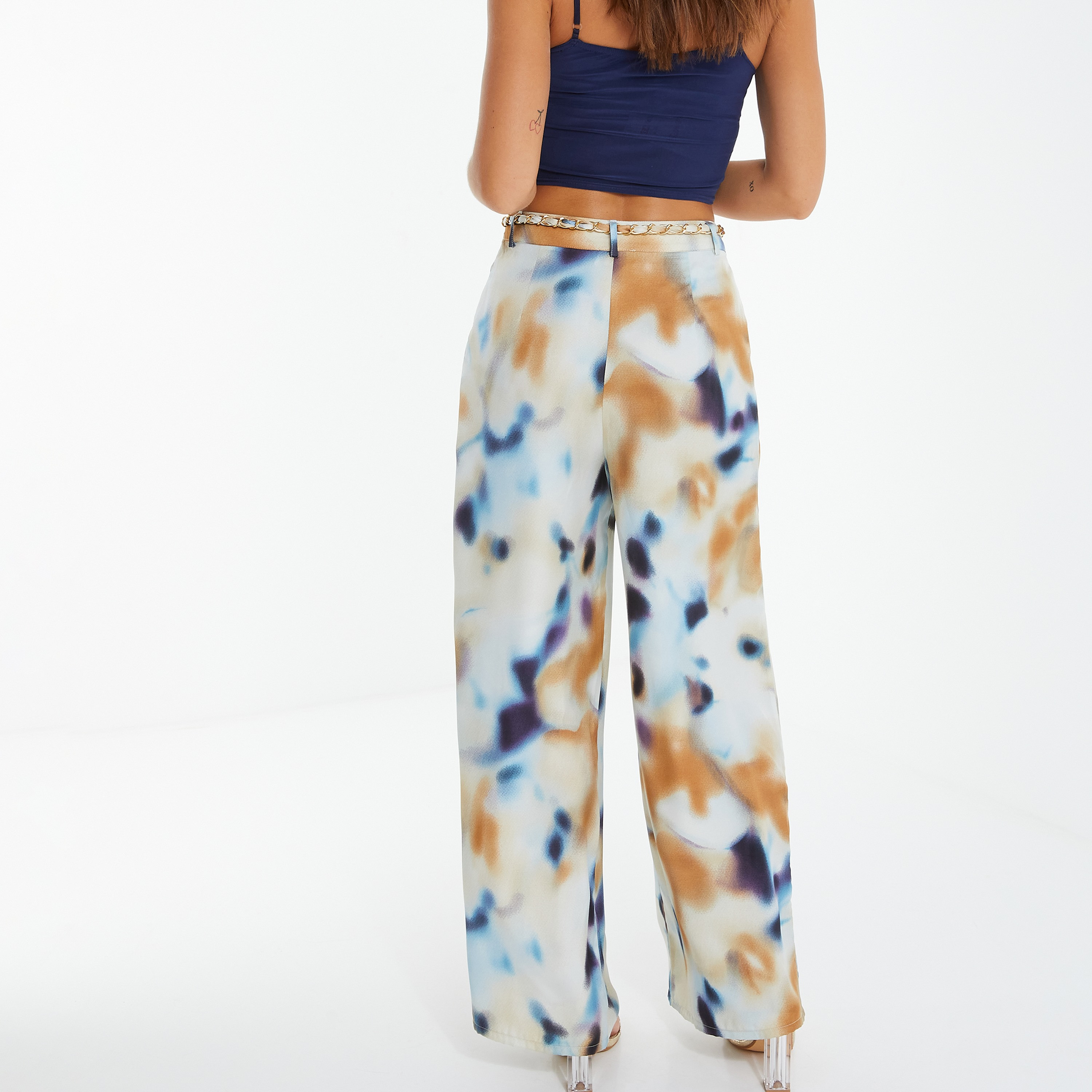 بنطلون بالازو عالي الارتفاع مزين بحزام على شكل سلسلة من كويز-women-clothing-bottoms-trousers-image-4