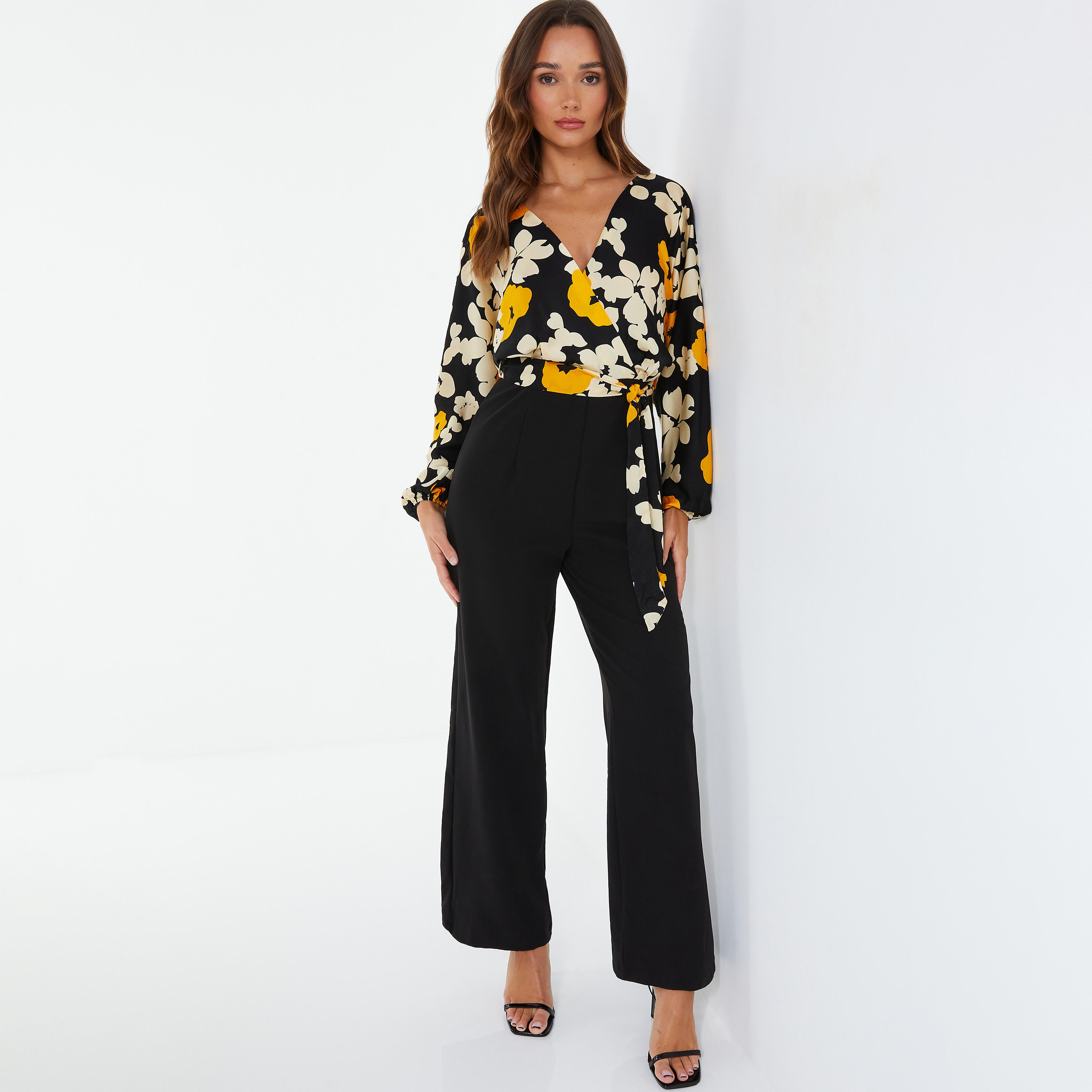 بذلة جمبسوت برقبة على شكل حرف V مزينة بالزهور مع رباط من كويز-women-clothing-jumpsuits-image-1