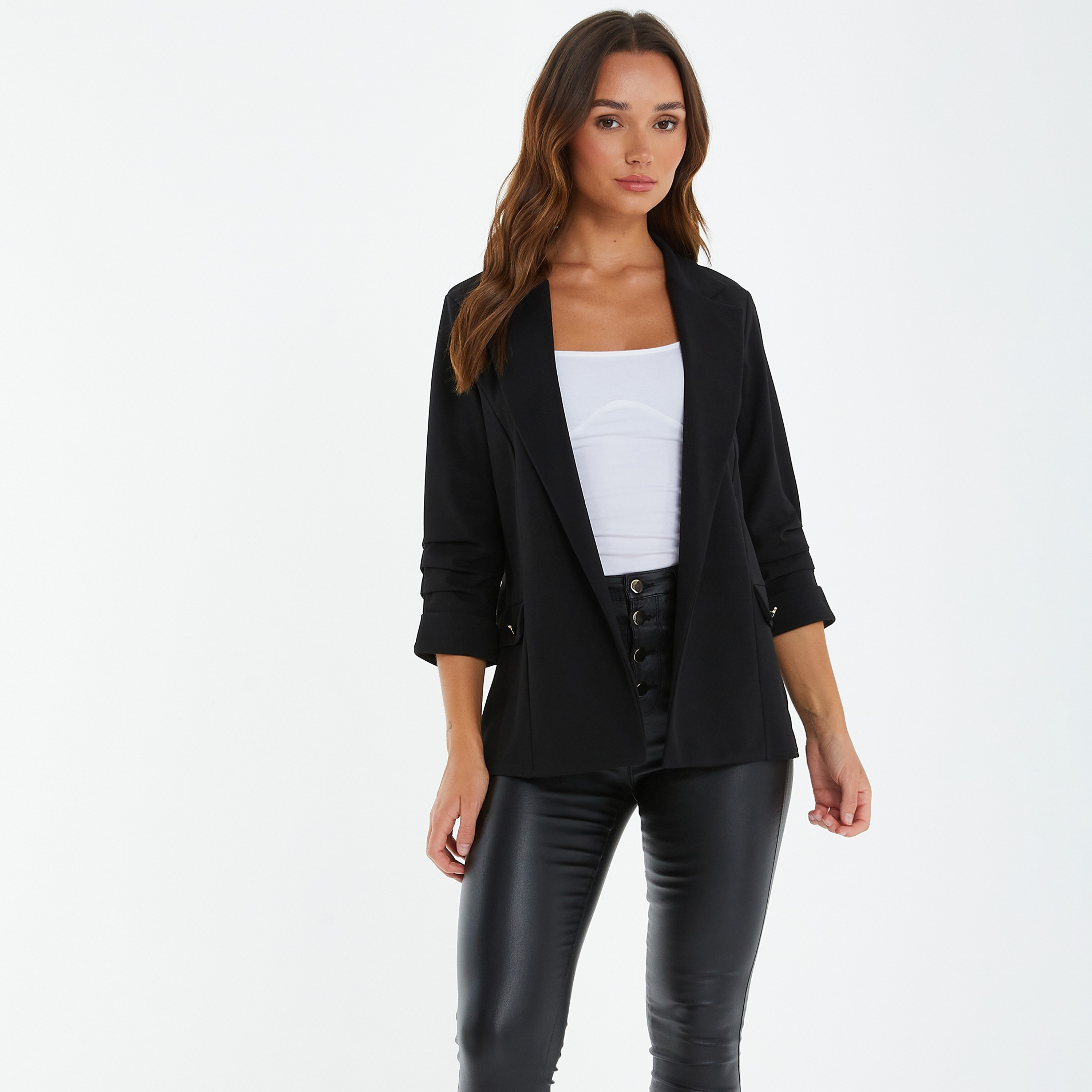 سترة بليزر سادة بياقة V وأكمام ثلاثة أرباع وتفاصيل أزرار من كويز-women-clothing-coatsandjackets-blazers-image-1