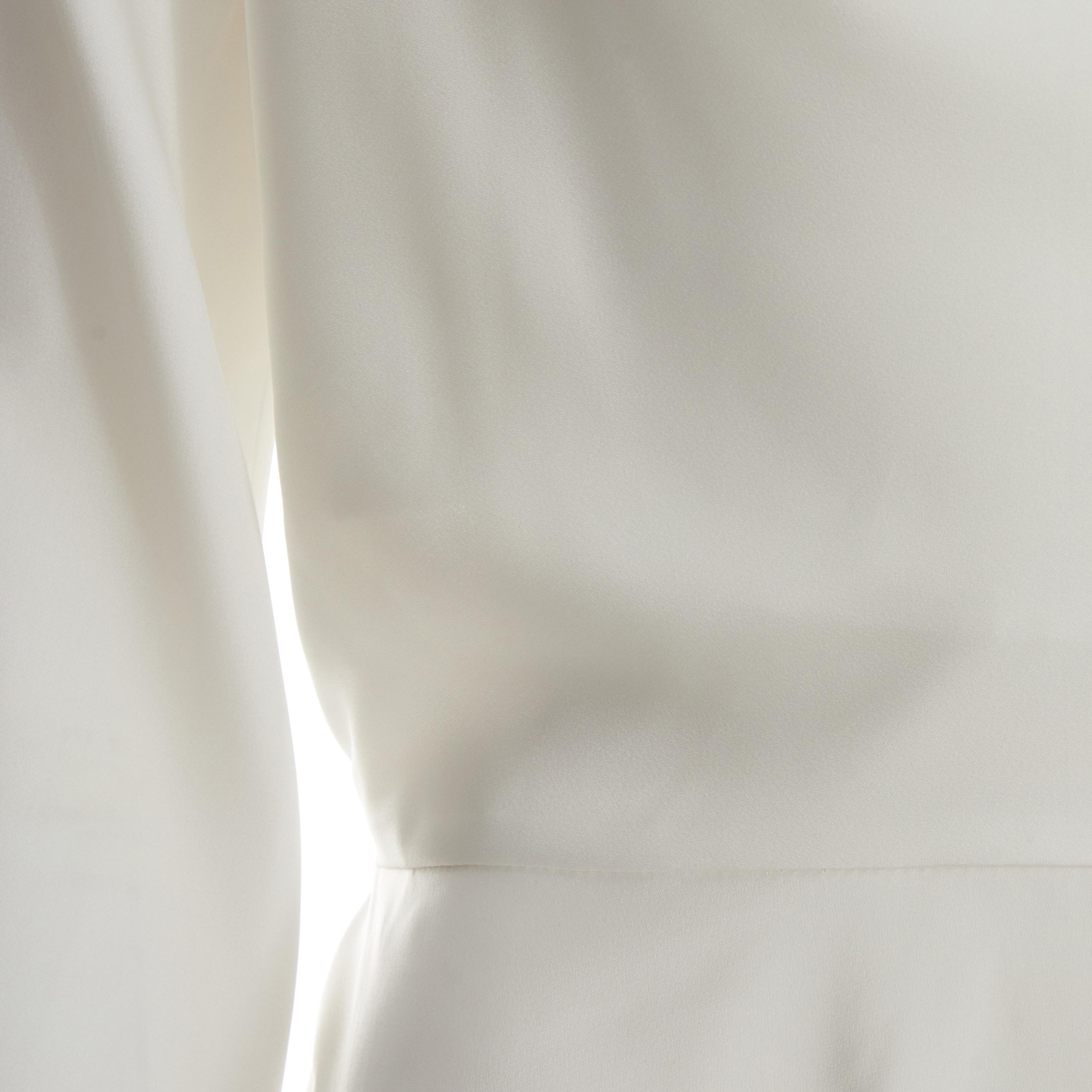 بيبلوم توب بياقة متدلية مع أكمام واسعة سادة من كويز ساتان-women-clothing-shirtsandblouses-blouses-image-3