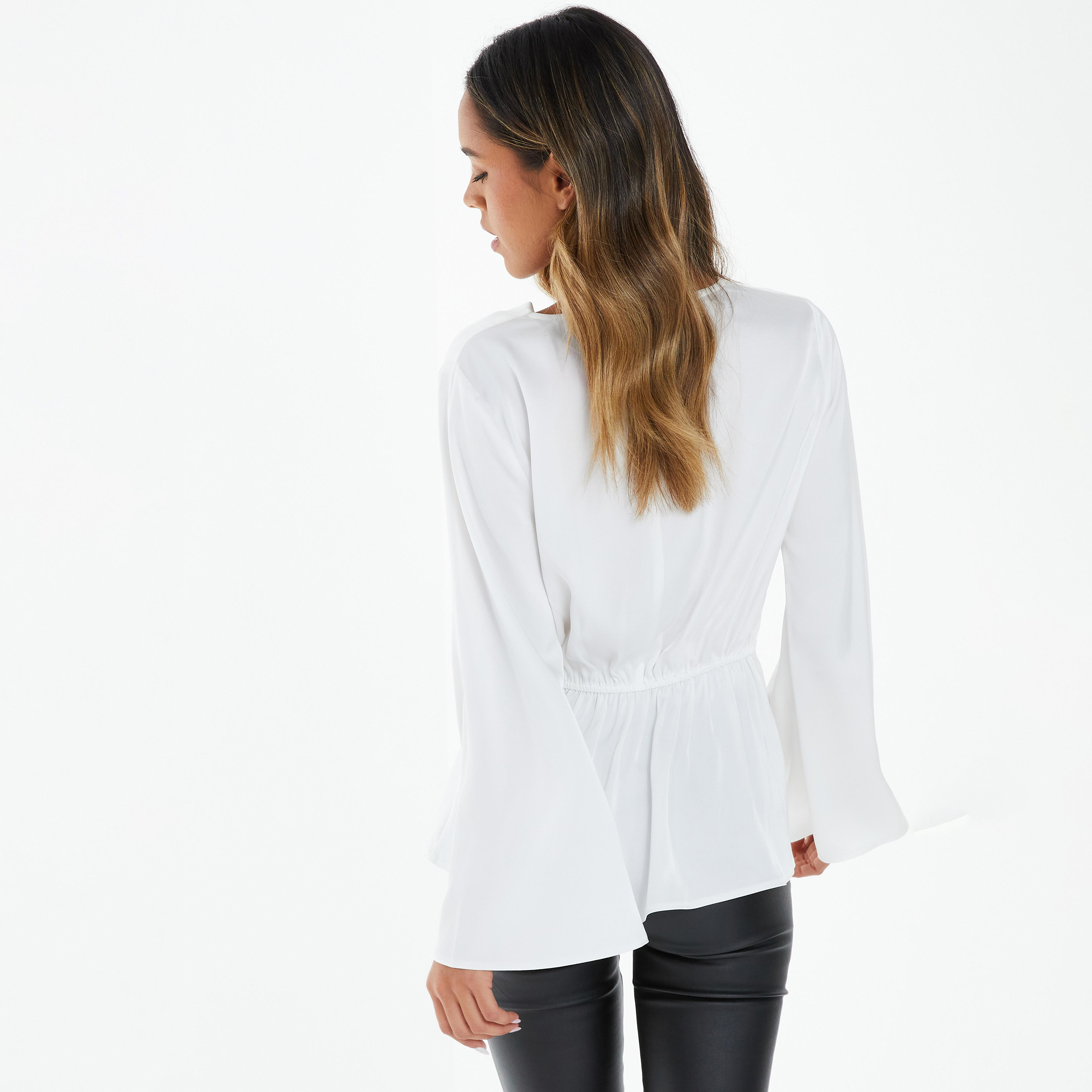 بيبلوم توب بياقة متدلية مع أكمام واسعة سادة من كويز ساتان-women-clothing-shirtsandblouses-blouses-image-4