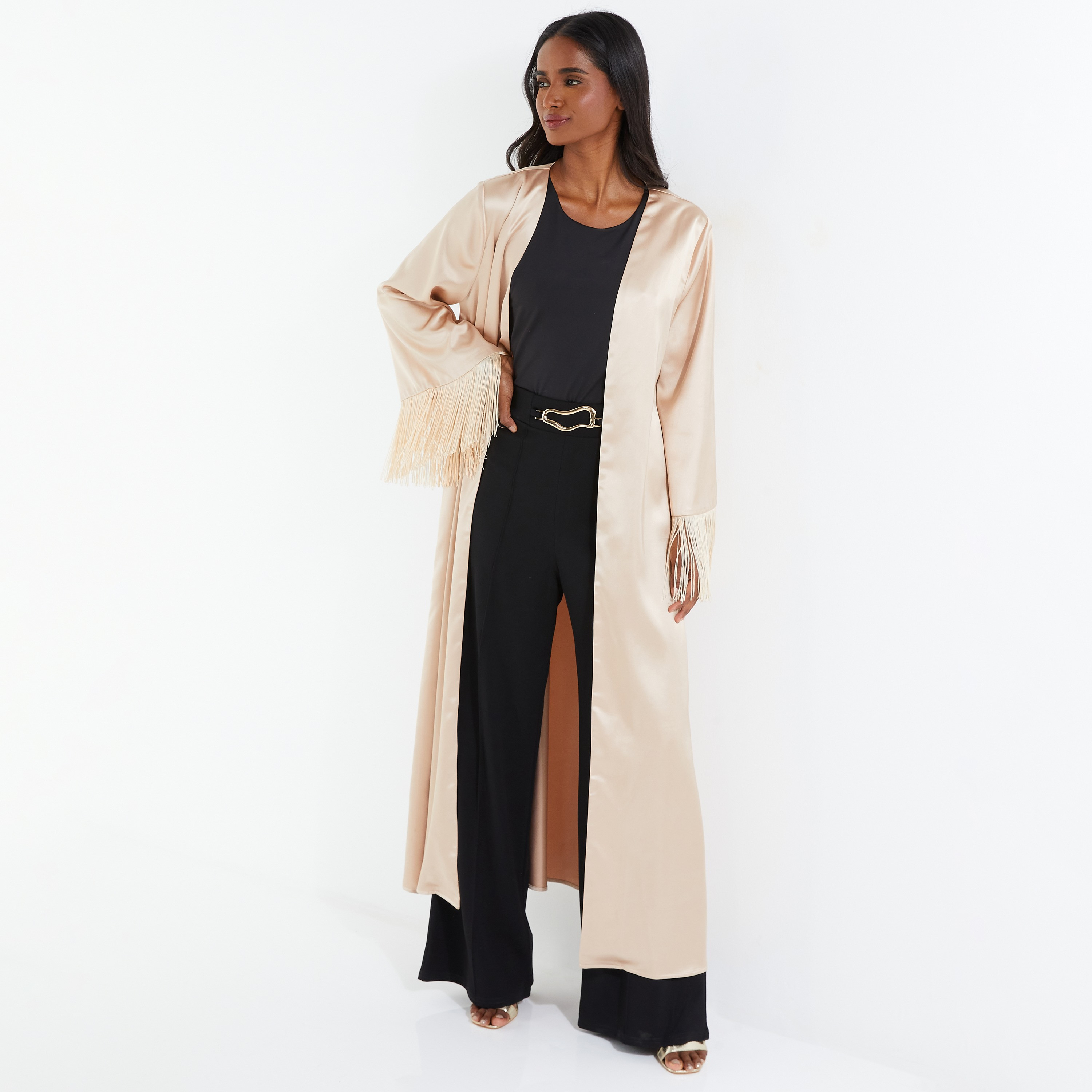 قفطان بأطراف هامشية من كويز ساتان مع مفتوح من الأمام وأكمام طويلة سادة-women-clothing-shirtsandblouses-blouses-image-1
