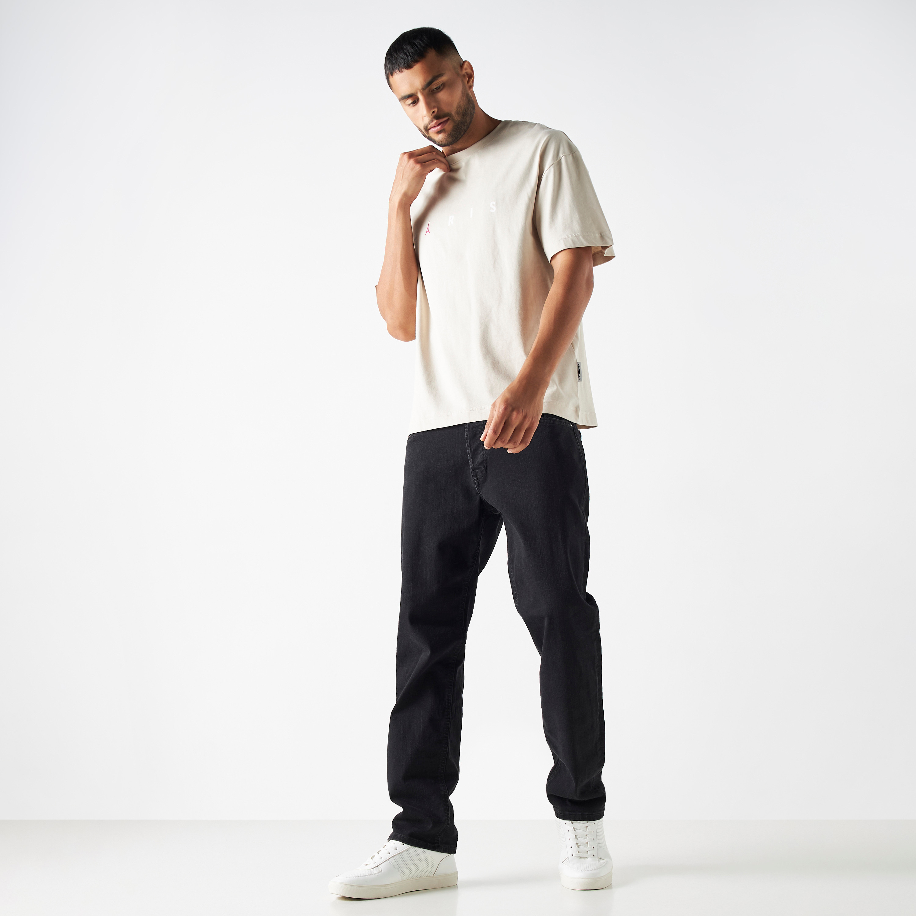 بنطال جينز من جاك آند جونز ذو قصة ضيقة وجيب منخفض الارتفاع ومزين بمقاس كبير-men-clothing-bottoms-jeans-image-2