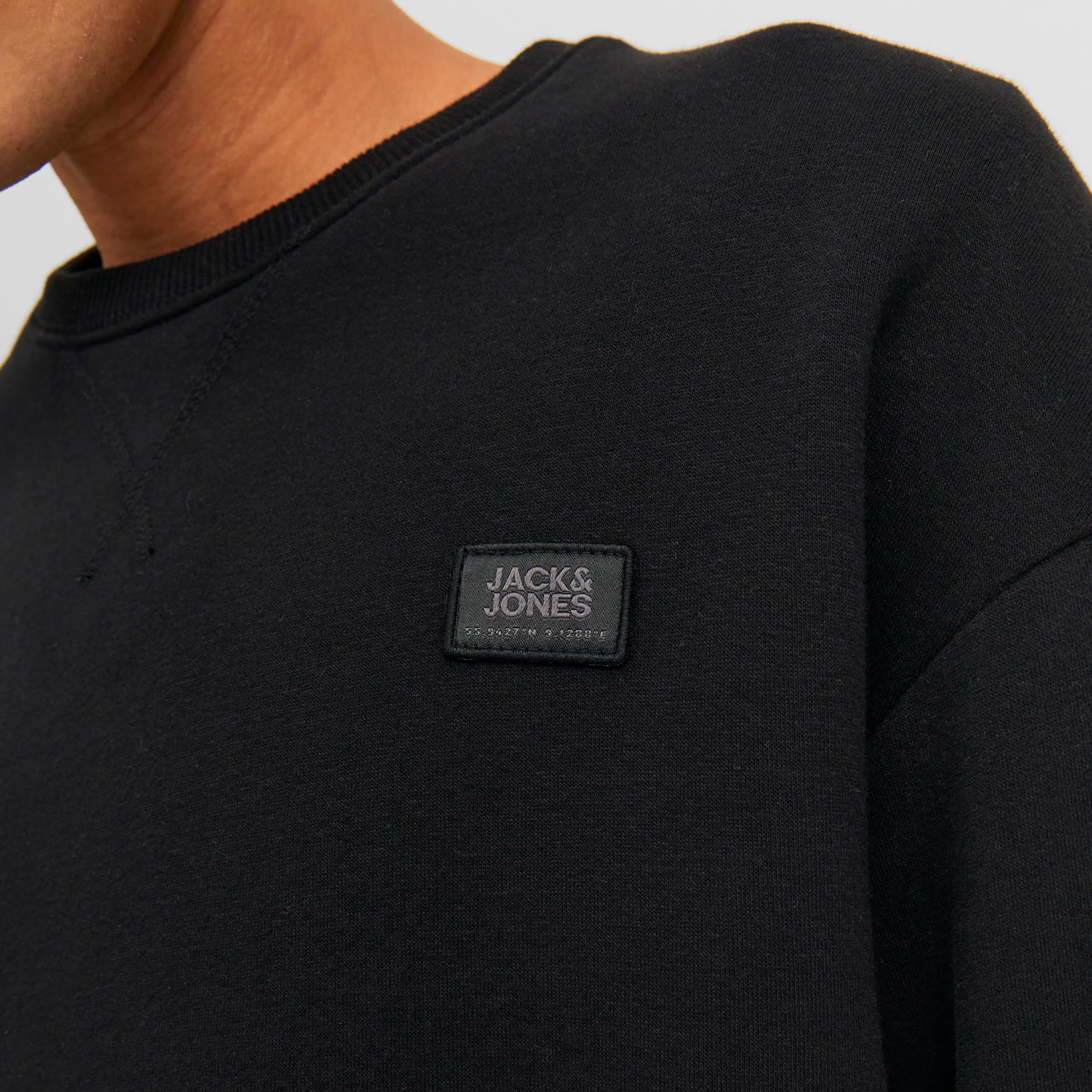 Jack & Jones Logo Crew Neck Sweatshirt-men-winterwear-hoodiesandsweatshirts-image-3