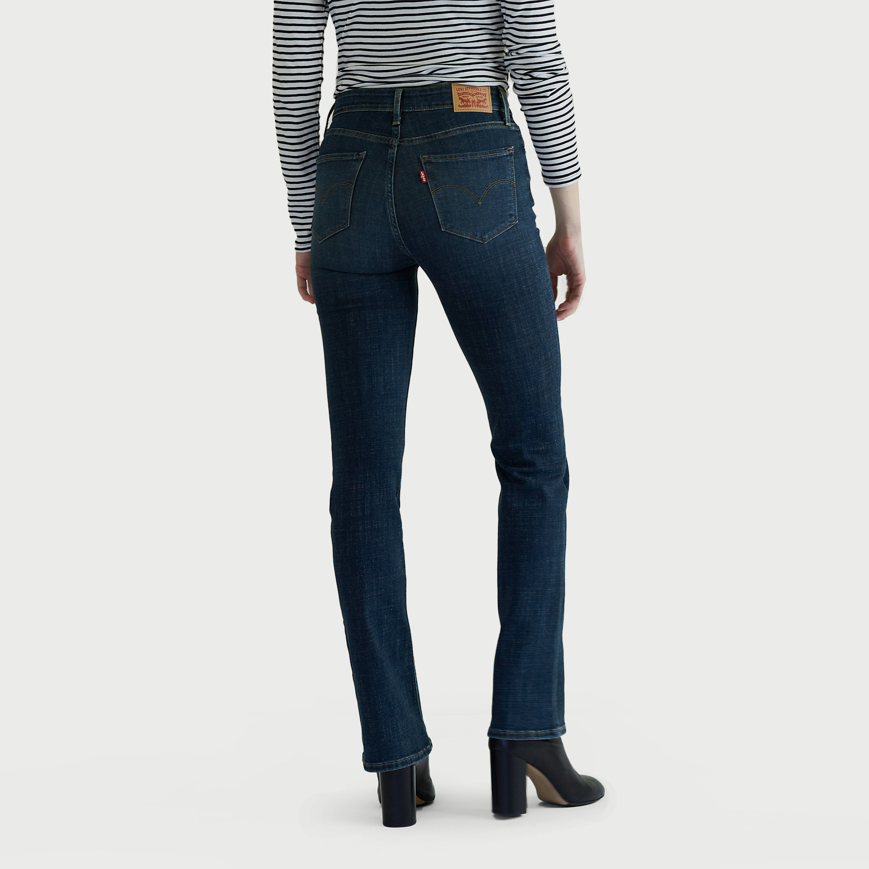 بنطلون جينز 725 بقصة بوتكات ذو خمسة جيوب باللون الأزرق الداكن للنساء من ليفايس-women-clothing-bottoms-jeans-image-3