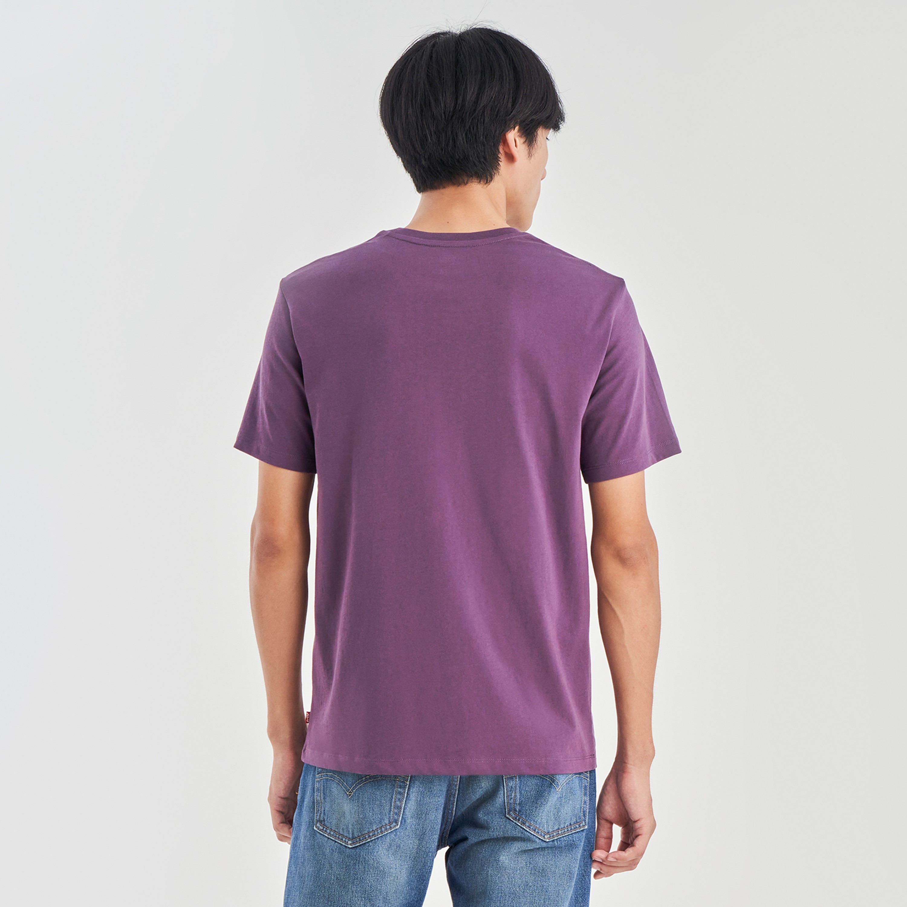 تي شيرت بلوجو ليفايز بأكمام قصيرة وياقة دائرية-men-clothing-tshirtsandpolos-tshirts-image-2