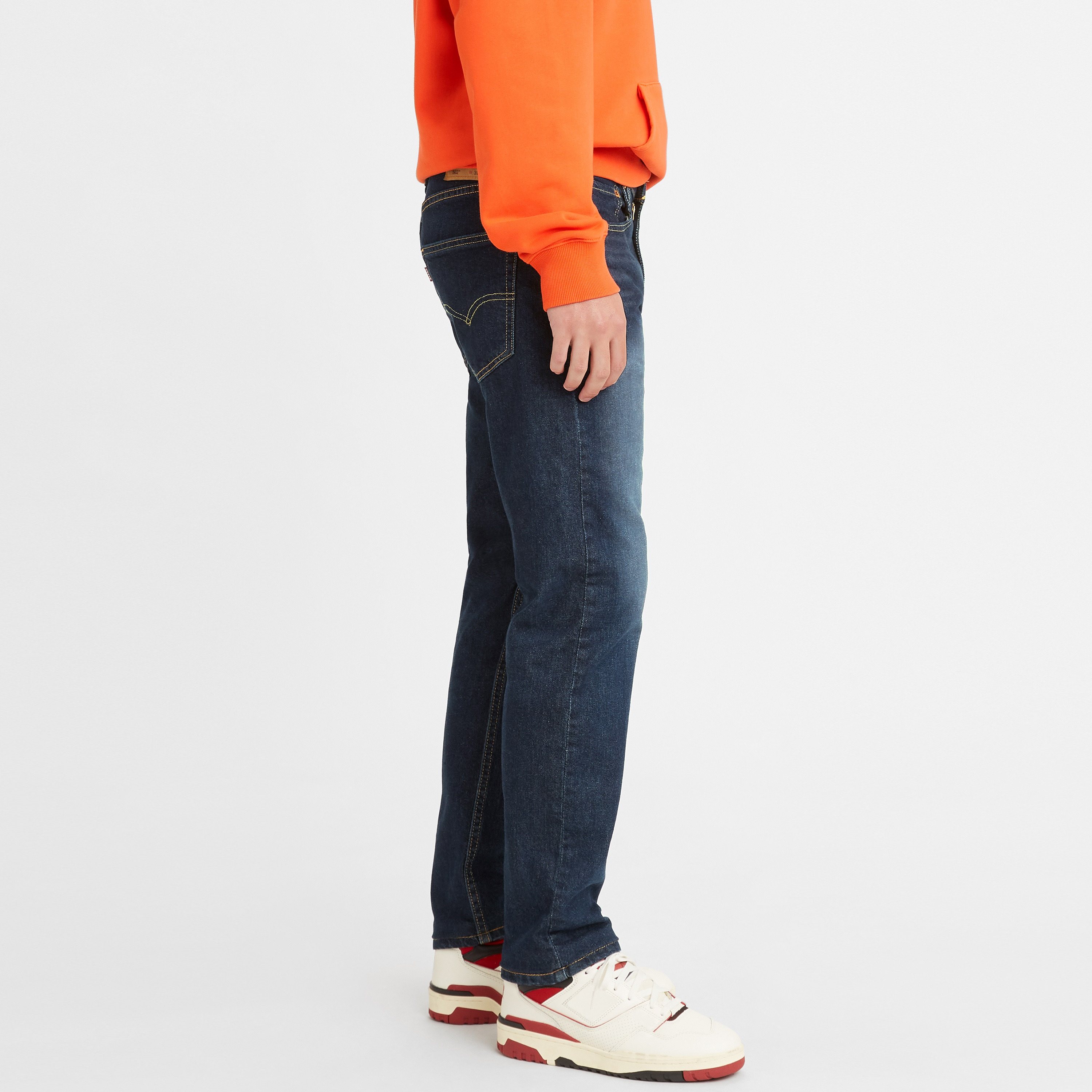 بنطال جينز متوسط الارتفاع من ليفايز 502 بلون أزرق بقصة مدببة وأزرار للإغلاق-men-clothing-bottoms-jeans-image-2
