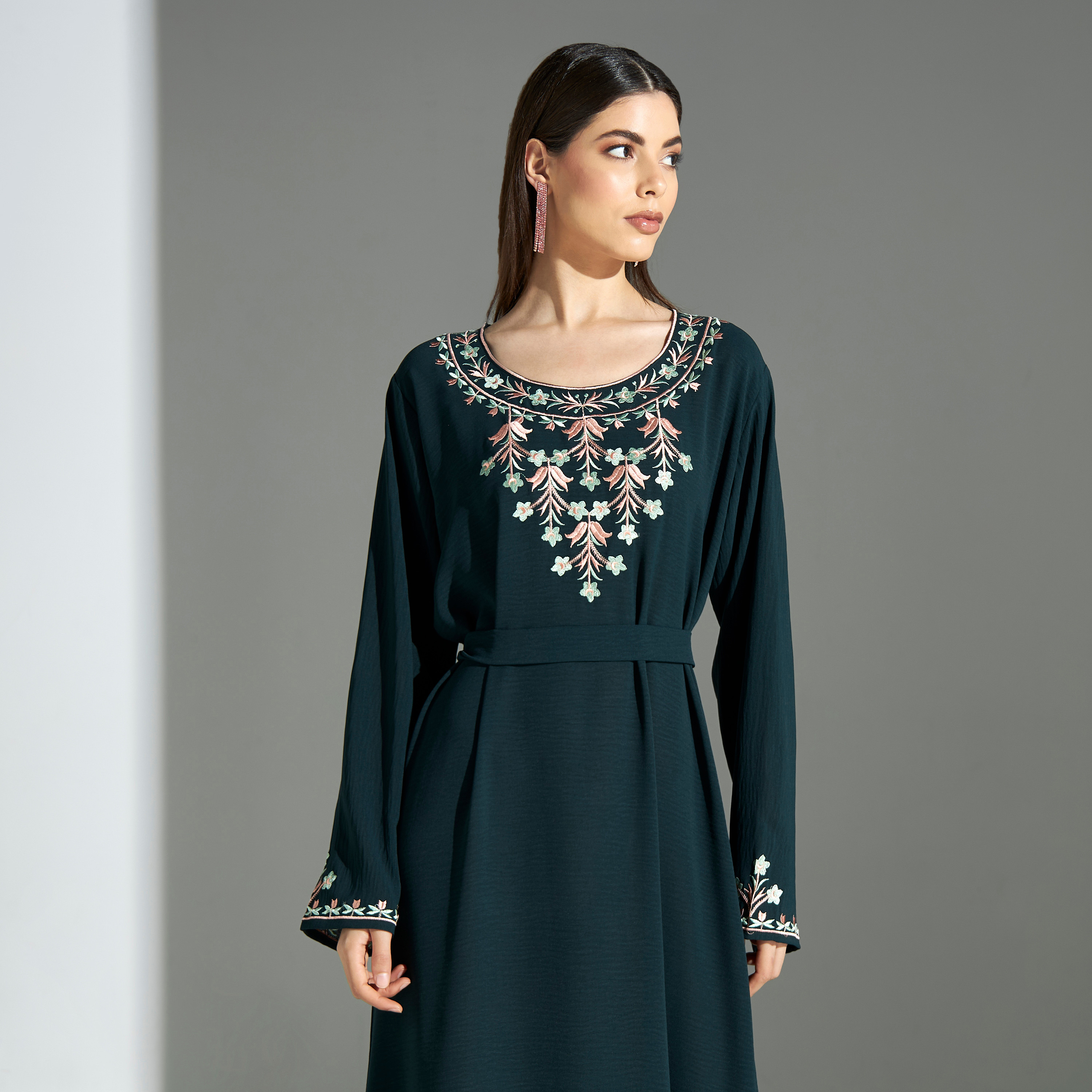 جلابية مطرزة بالزهور وبحزام رباط من مليكة-women-arabicclothing-jalabiyas-image-2