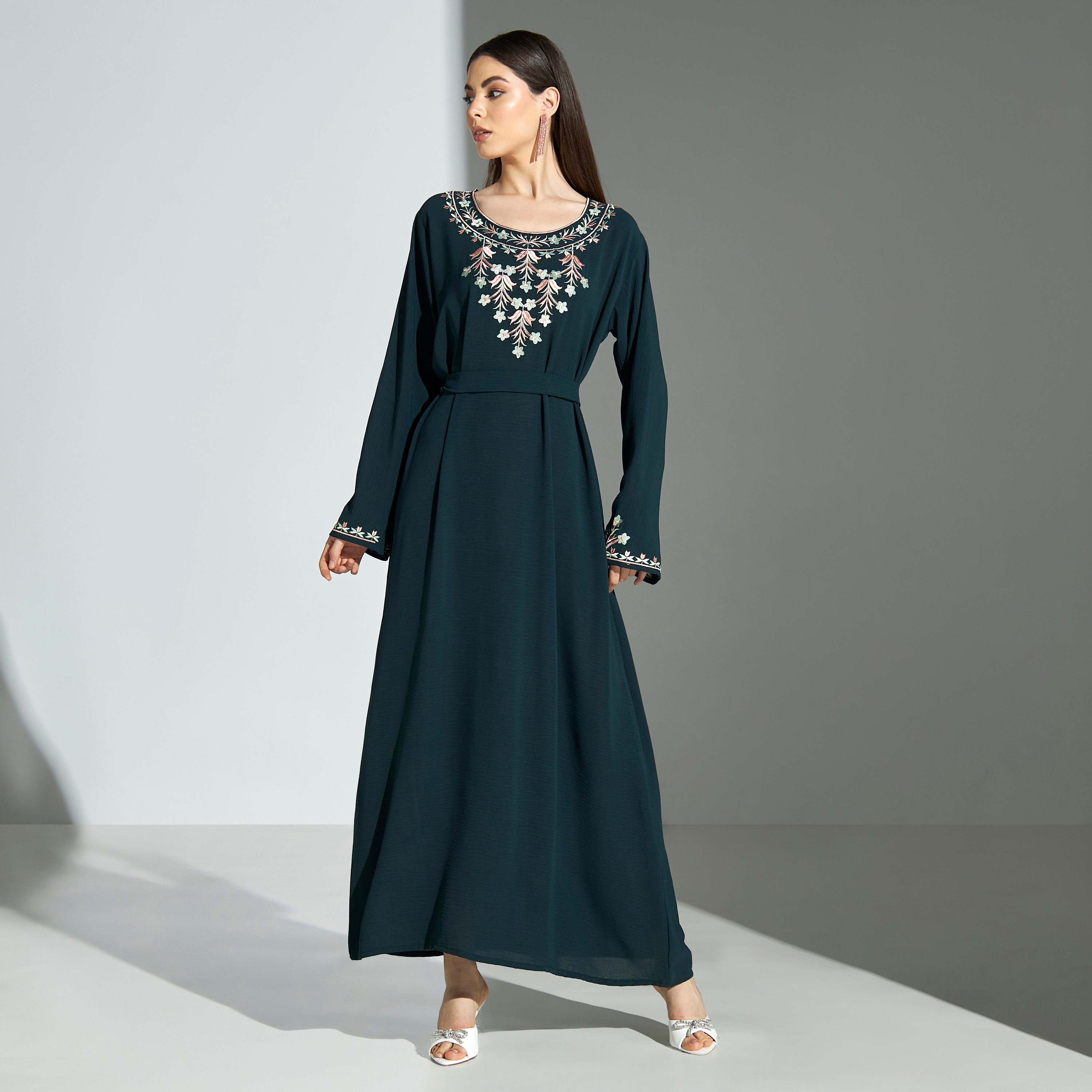 جلابية مطرزة بالزهور وبحزام رباط من مليكة-women-arabicclothing-jalabiyas-image-4