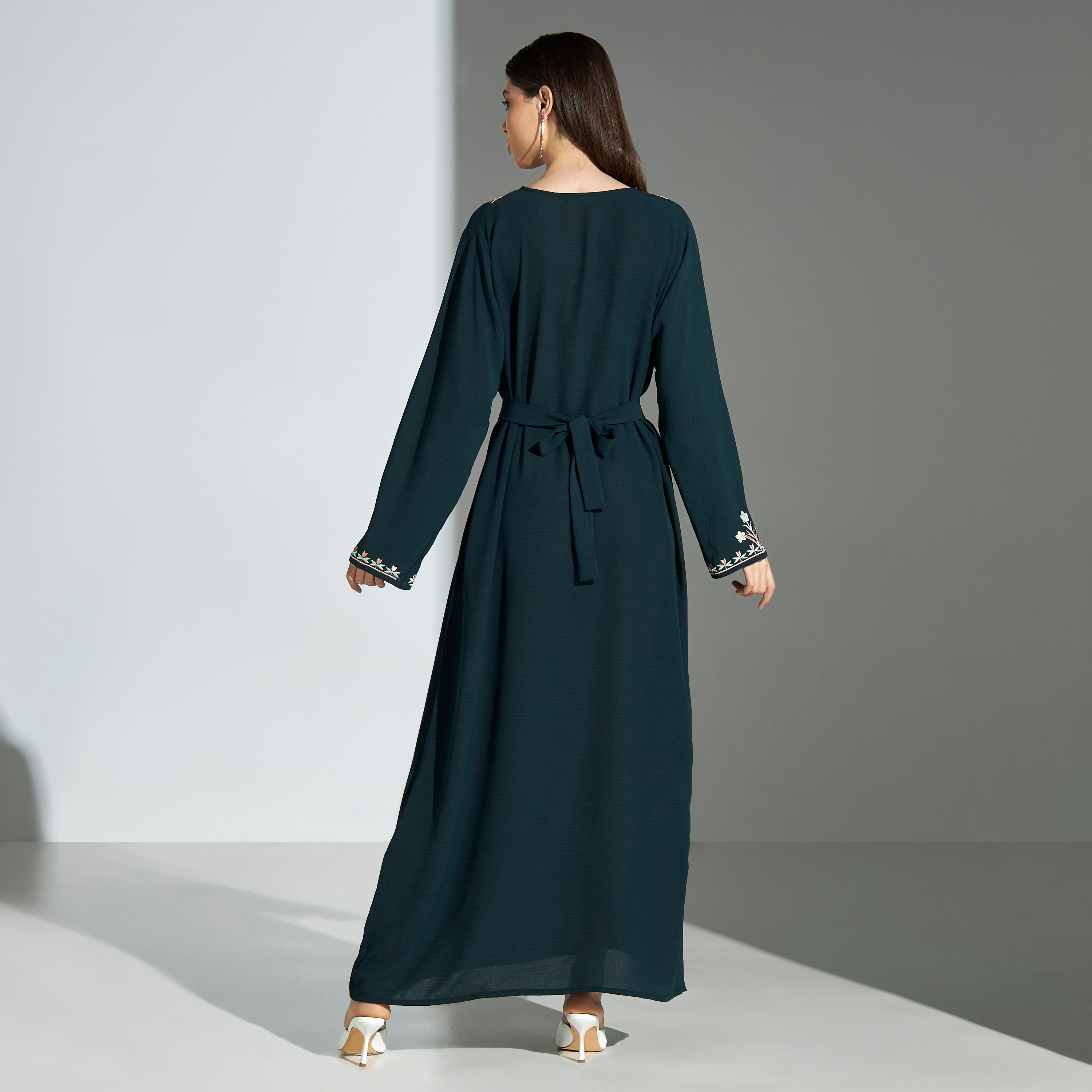 جلابية مطرزة بالزهور وبحزام رباط من مليكة-women-arabicclothing-jalabiyas-image-5