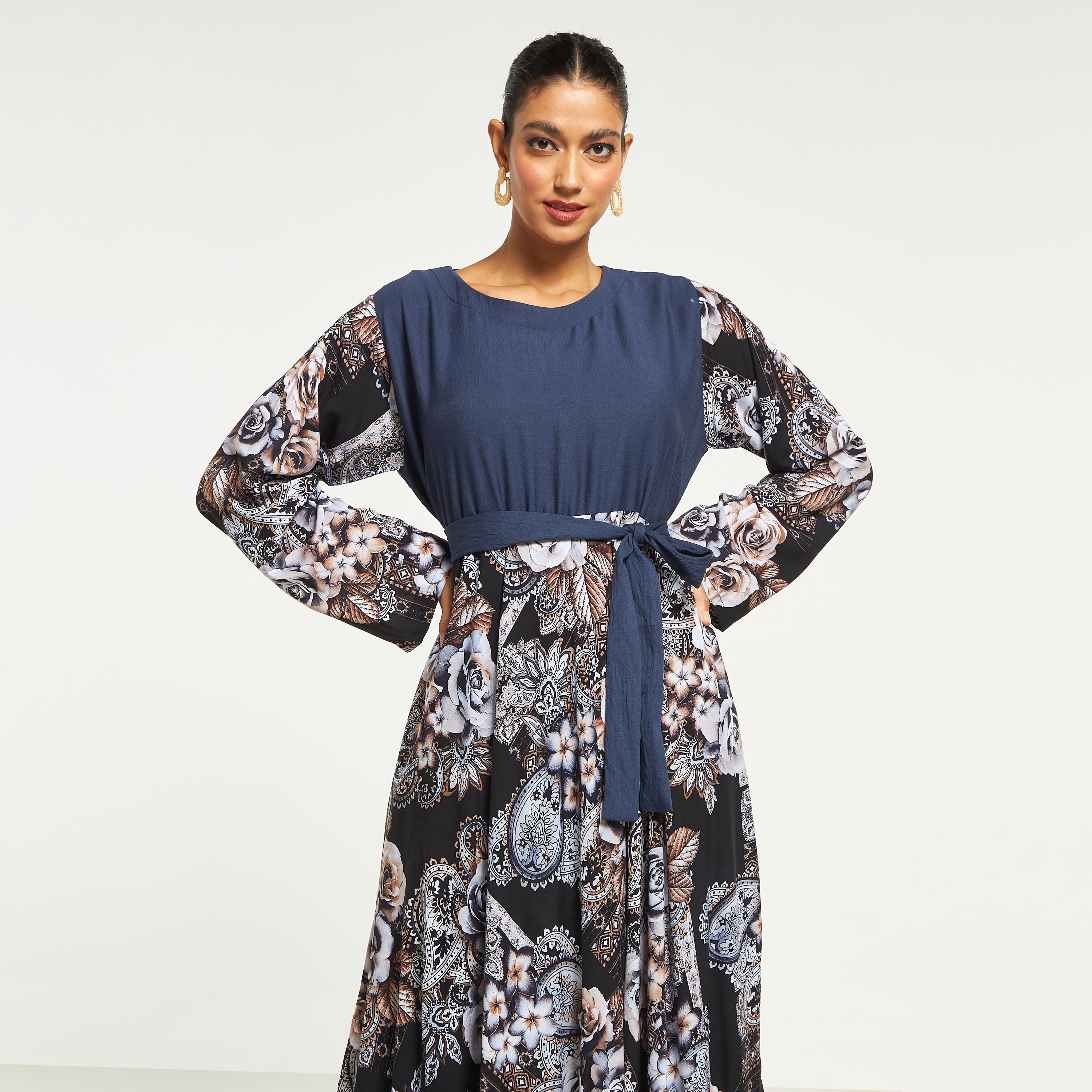 جلابية بتطريز أزهار وحزام ربط من ملكة-women-arabicclothing-jalabiyas-image-2