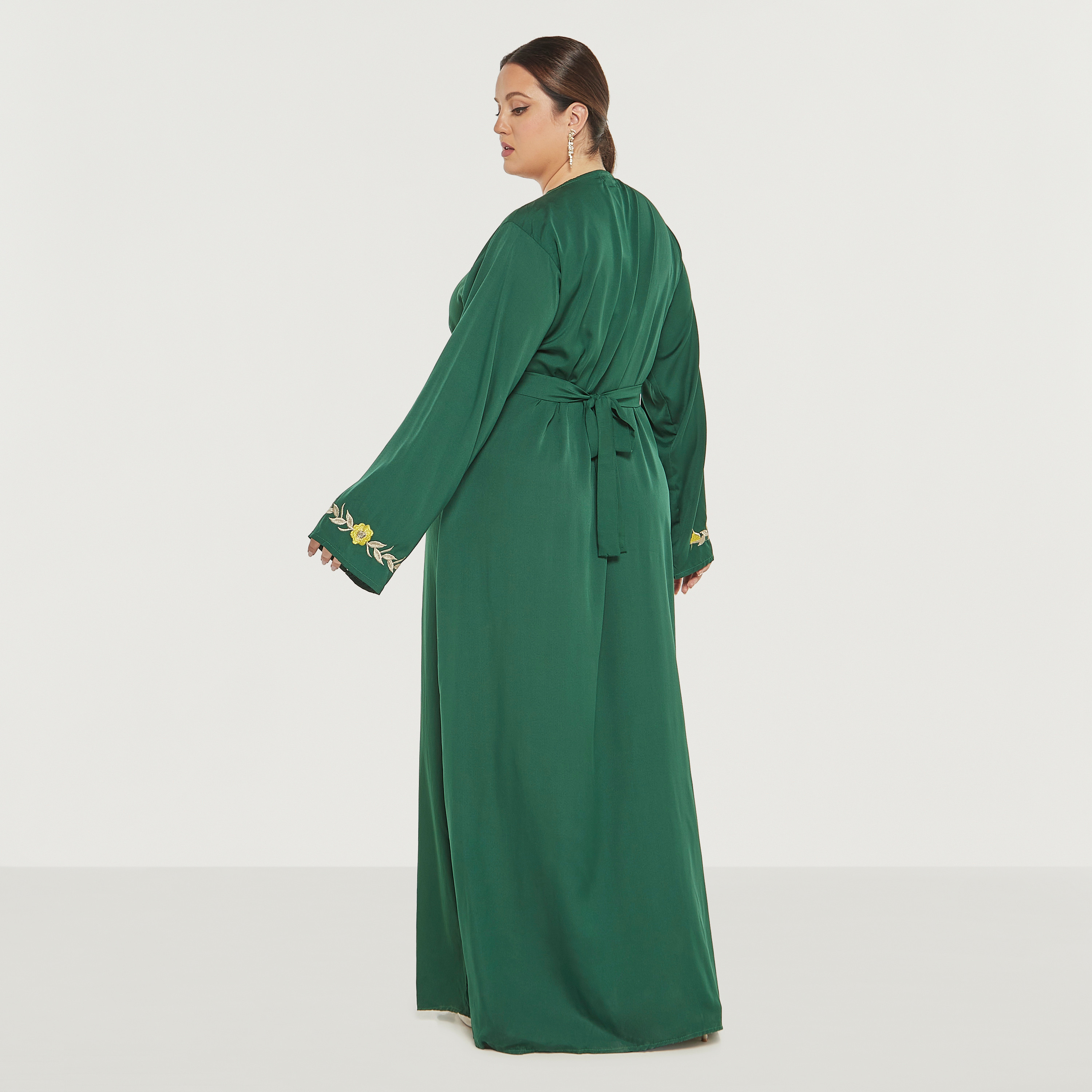 جلابية بتطريز أزهار وحزام ربط من ملكة-women-arabicclothing-jalabiyas-image-5
