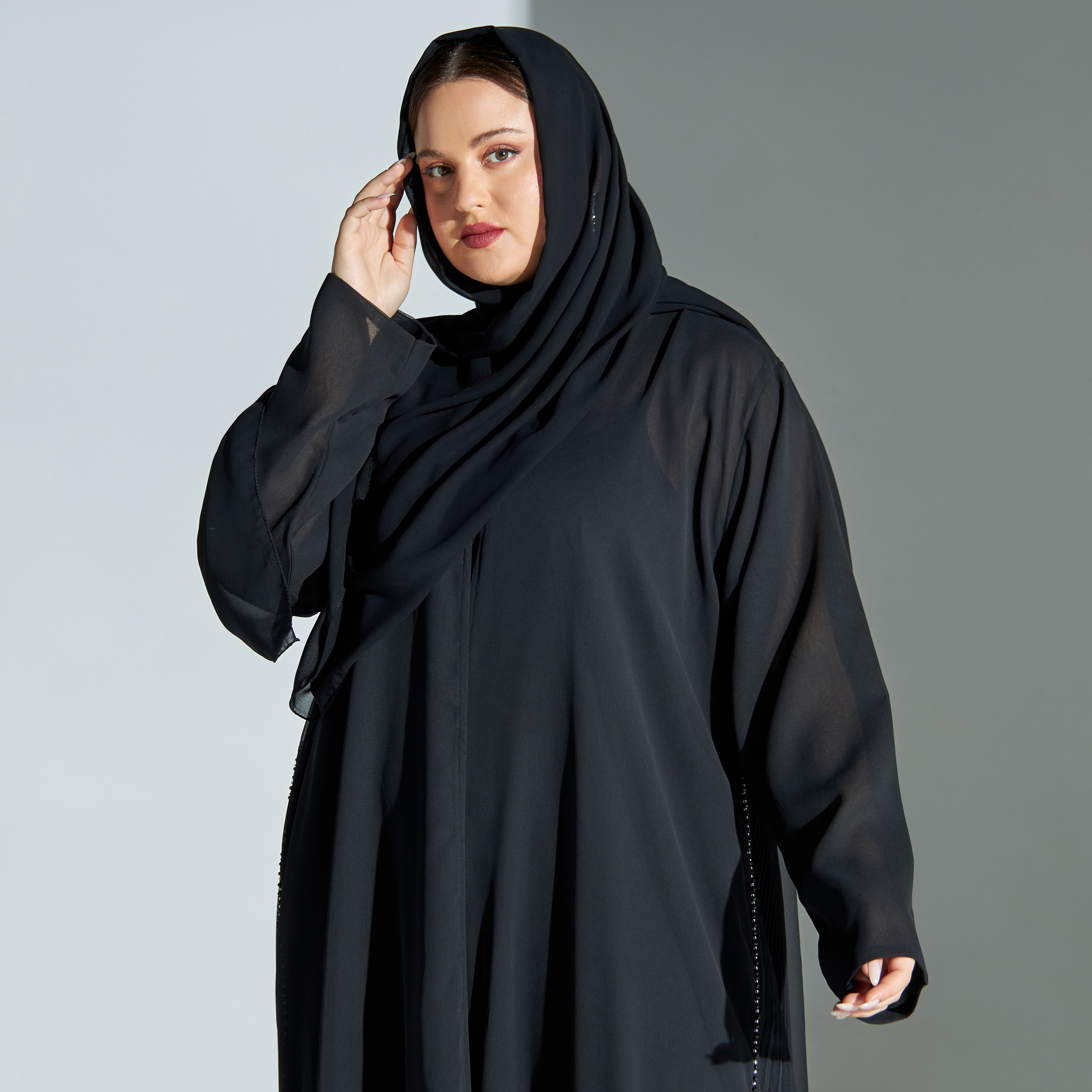 عباية مقاس كبير مزيّنة بالخرز مع حجاب من ماليكة-women-arabicclothing-abayas-image-4