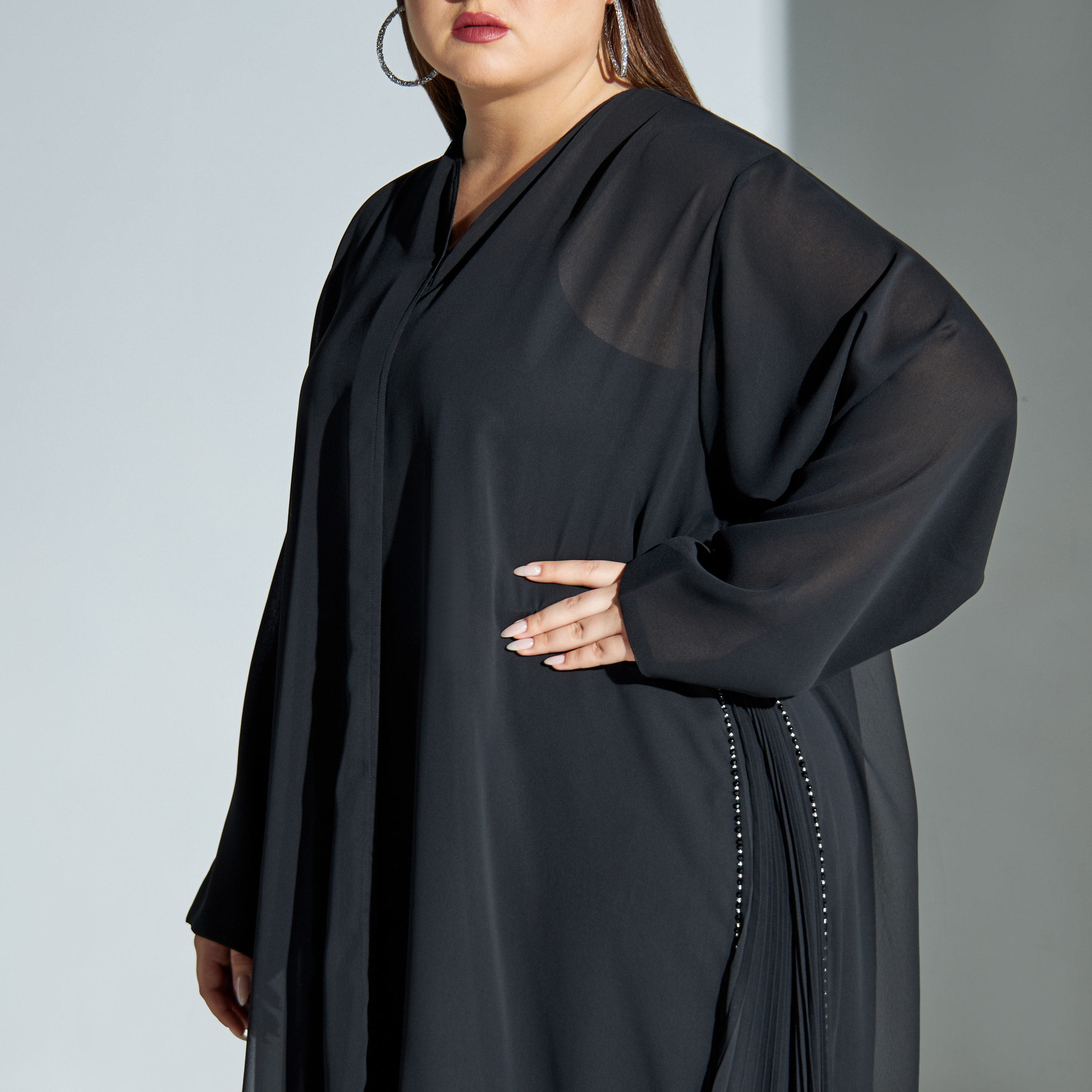 عباية مقاس كبير مزيّنة بالخرز مع حجاب من ماليكة-women-arabicclothing-abayas-image-3
