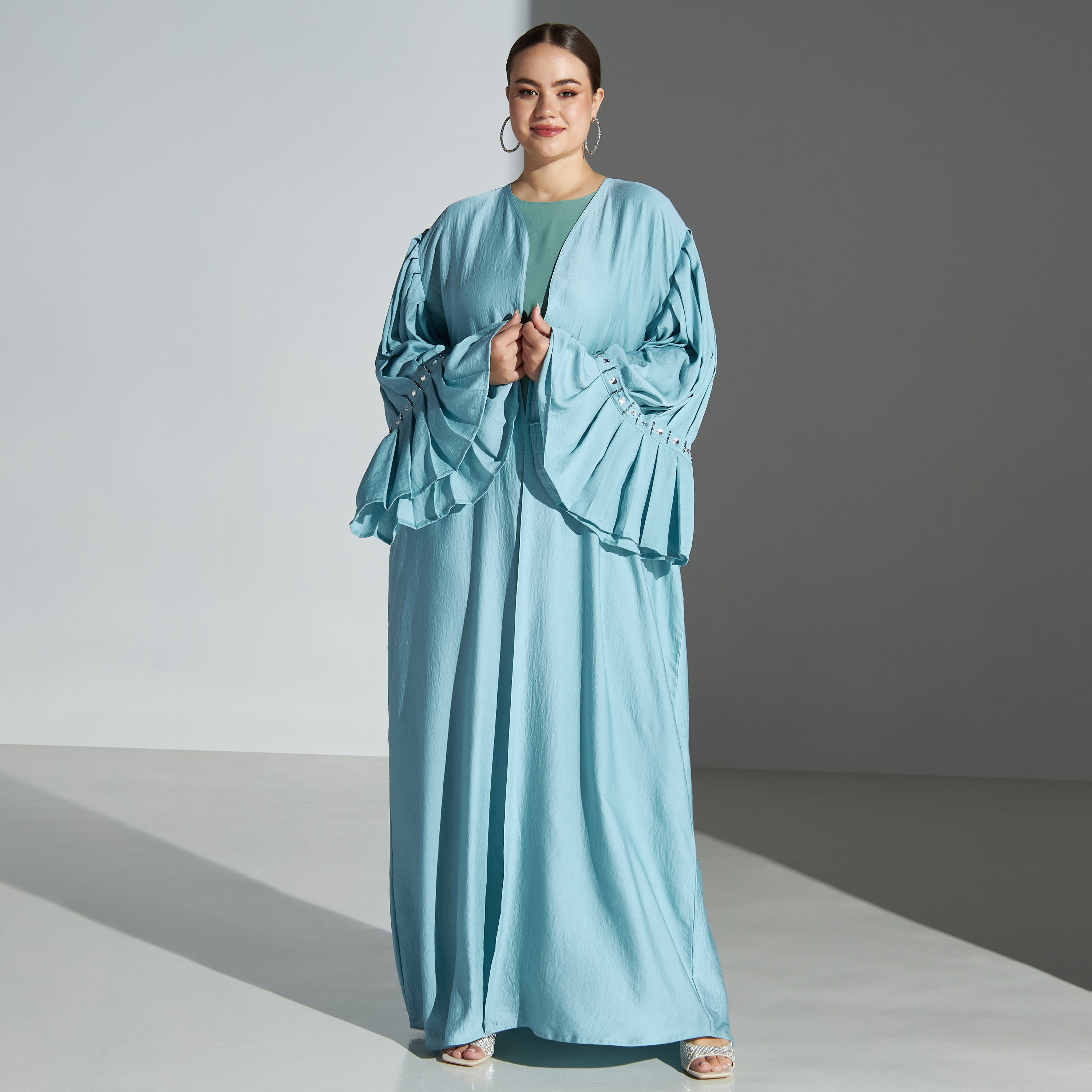 عباية مقاس كبير بكسرات ومقدمة مفتوحة مع حجاب من ماليكة-women-arabicclothing-abayas-image-1