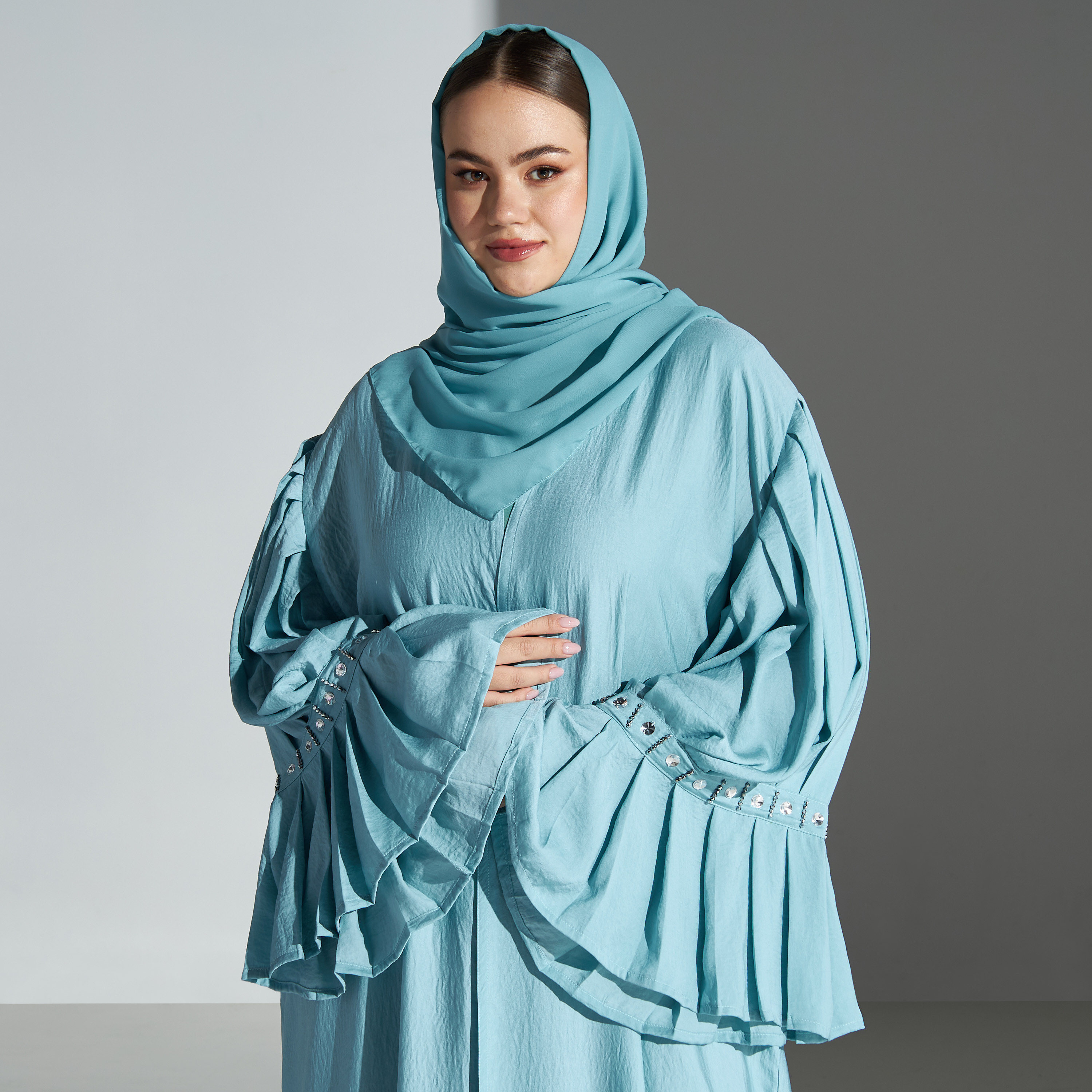 عباية مقاس كبير بكسرات ومقدمة مفتوحة مع حجاب من ماليكة-women-arabicclothing-abayas-image-2