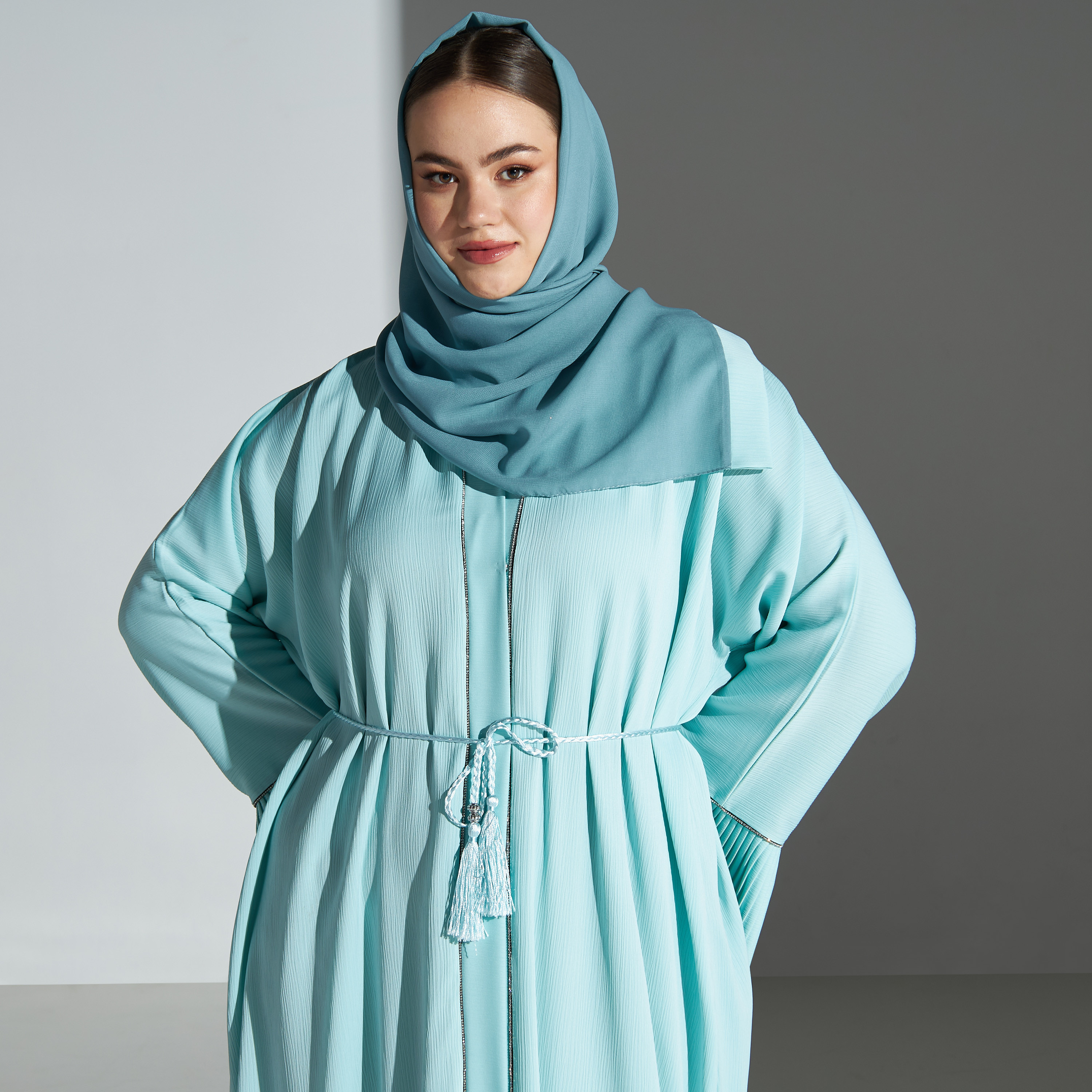 عباية مقاس كبير بكسرات وحزام ربط مع حجاب من ماليكة-women-arabicclothing-abayas-image-2