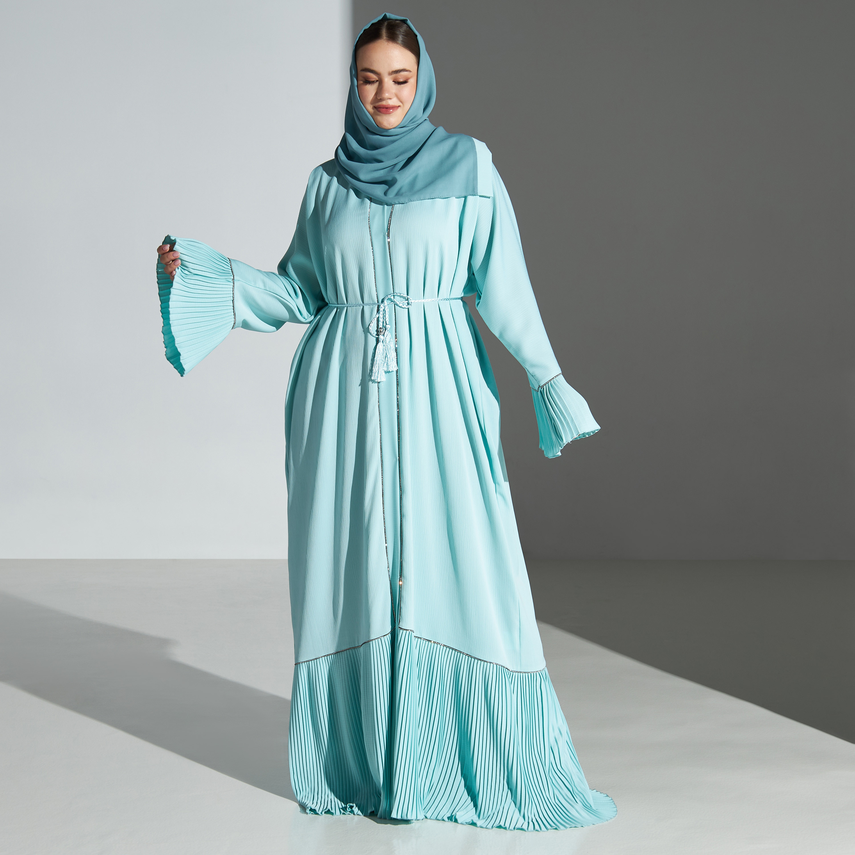 Malikah Plus Size Pleat Detail Abaya with Tie-Up Belt and Hijab-women-arabicclothing-abayas-image-4