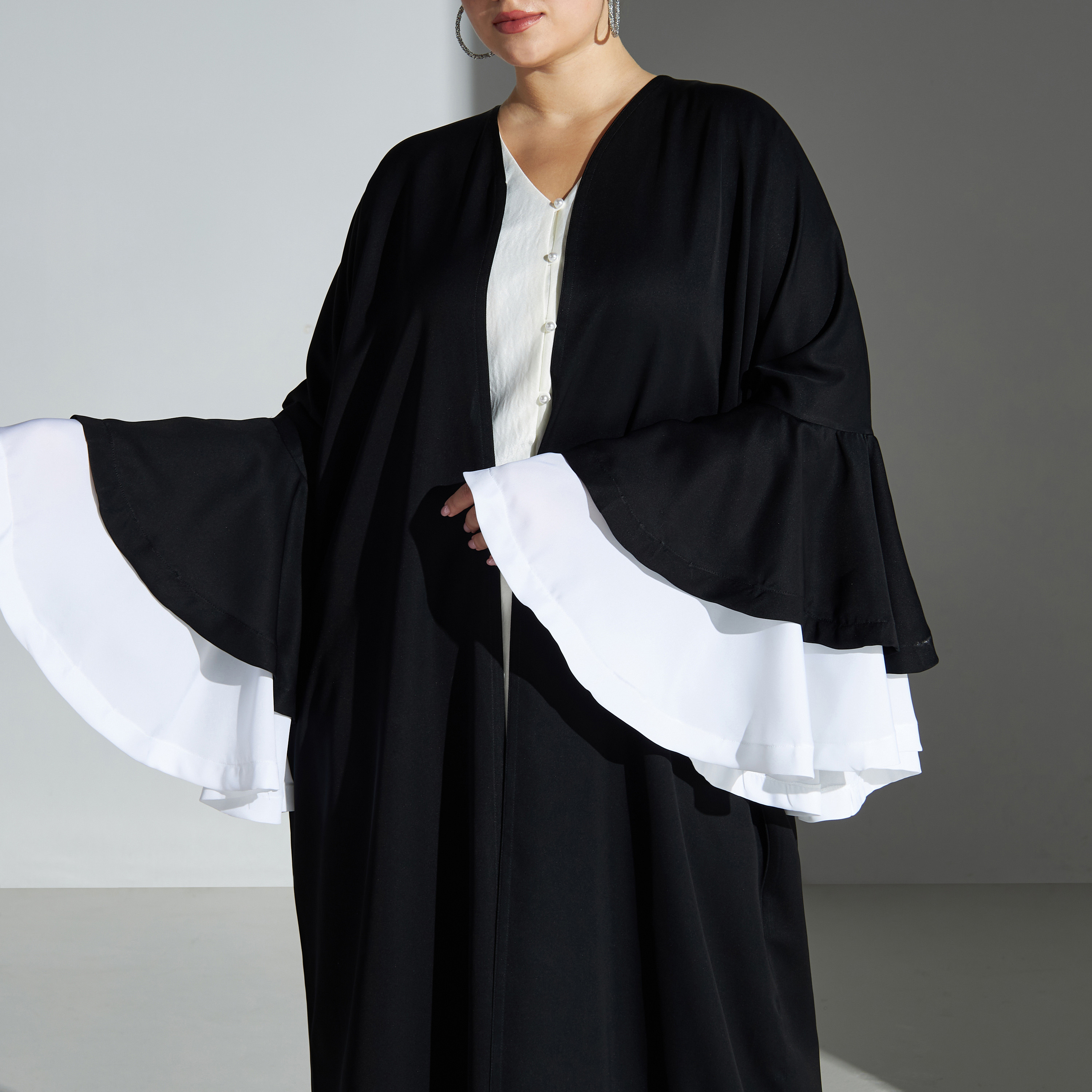 عباية مقاس كبير بمقدمة مفتوحة وأكمام جرس مع حجاب من ماليكة-women-arabicclothing-abayas-image-3