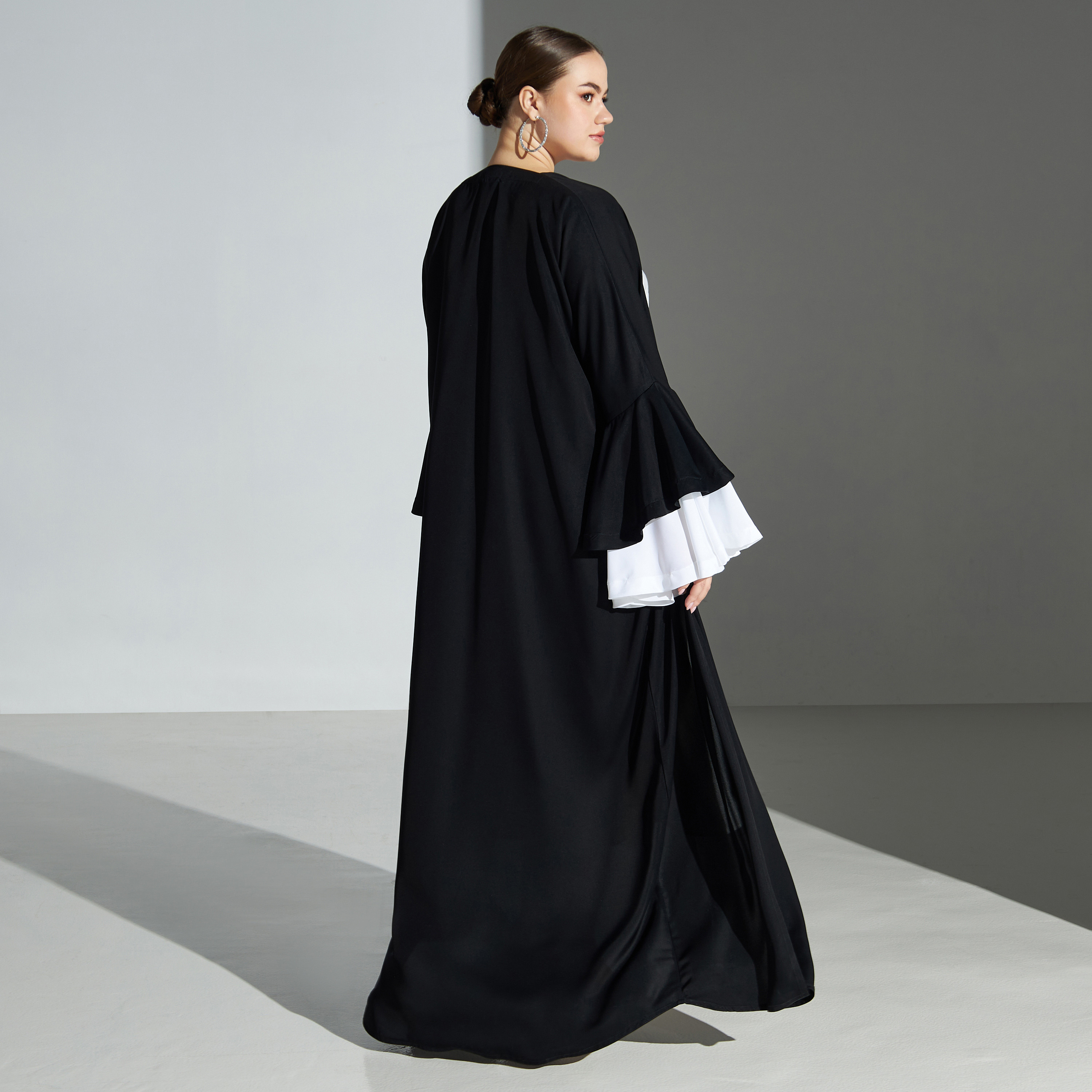 عباية مقاس كبير بمقدمة مفتوحة وأكمام جرس مع حجاب من ماليكة-women-arabicclothing-abayas-image-5
